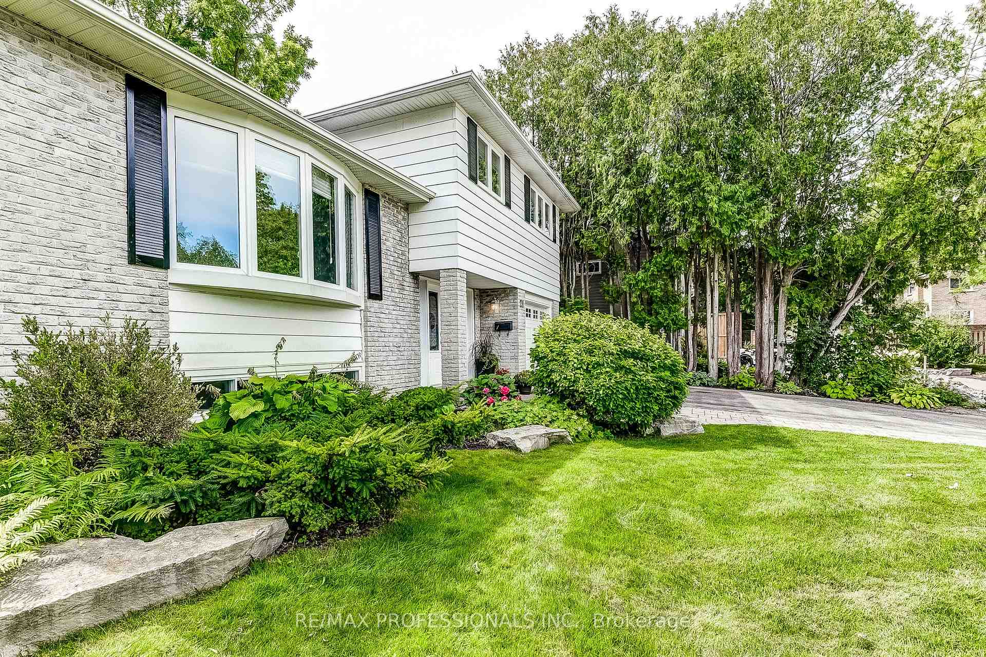 Photo 10 of 21 Birch Court, Aurora, Aurora Village — HOMEH