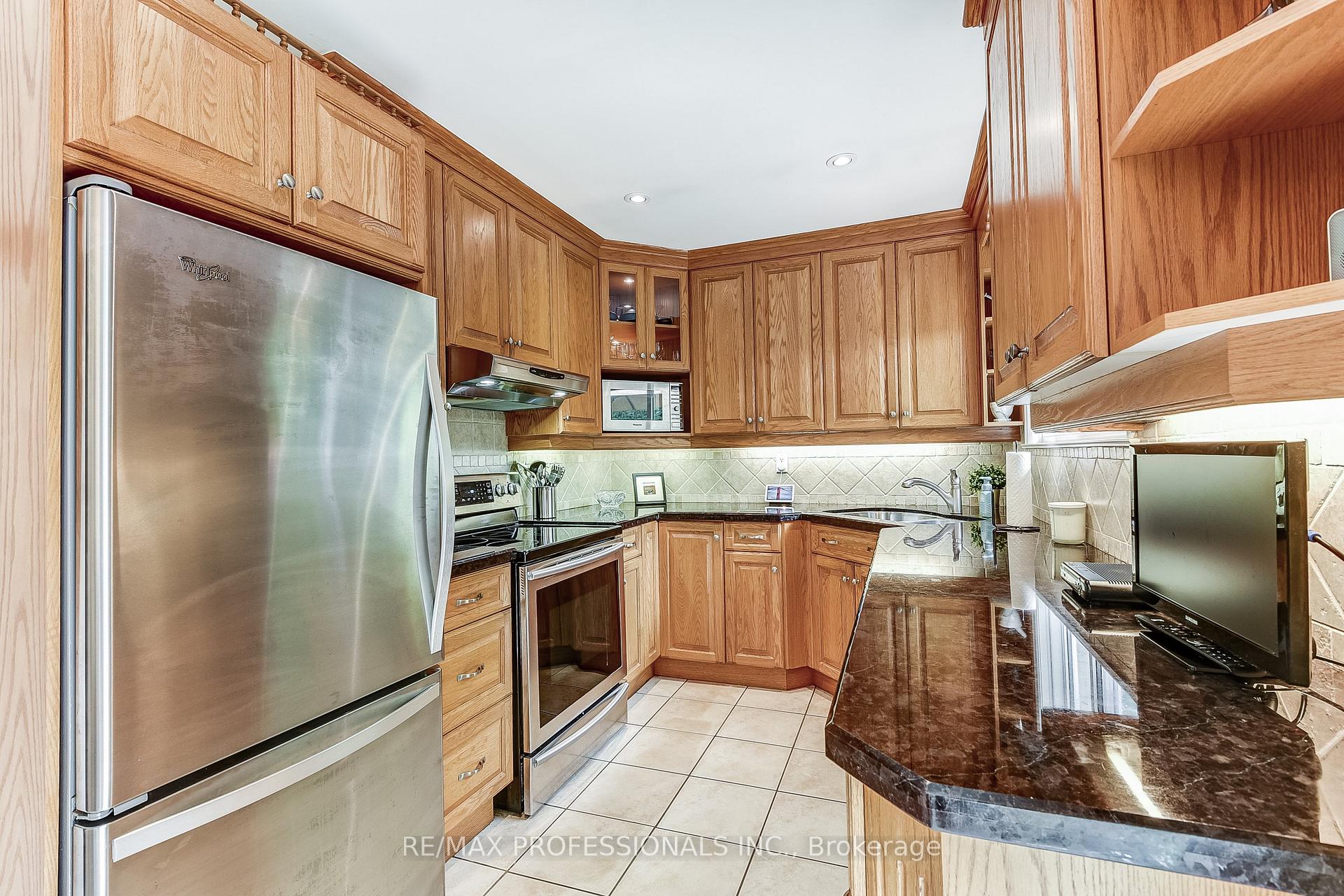 Photo 14 of 21 Birch Court, Aurora, Aurora Village — HOMEH