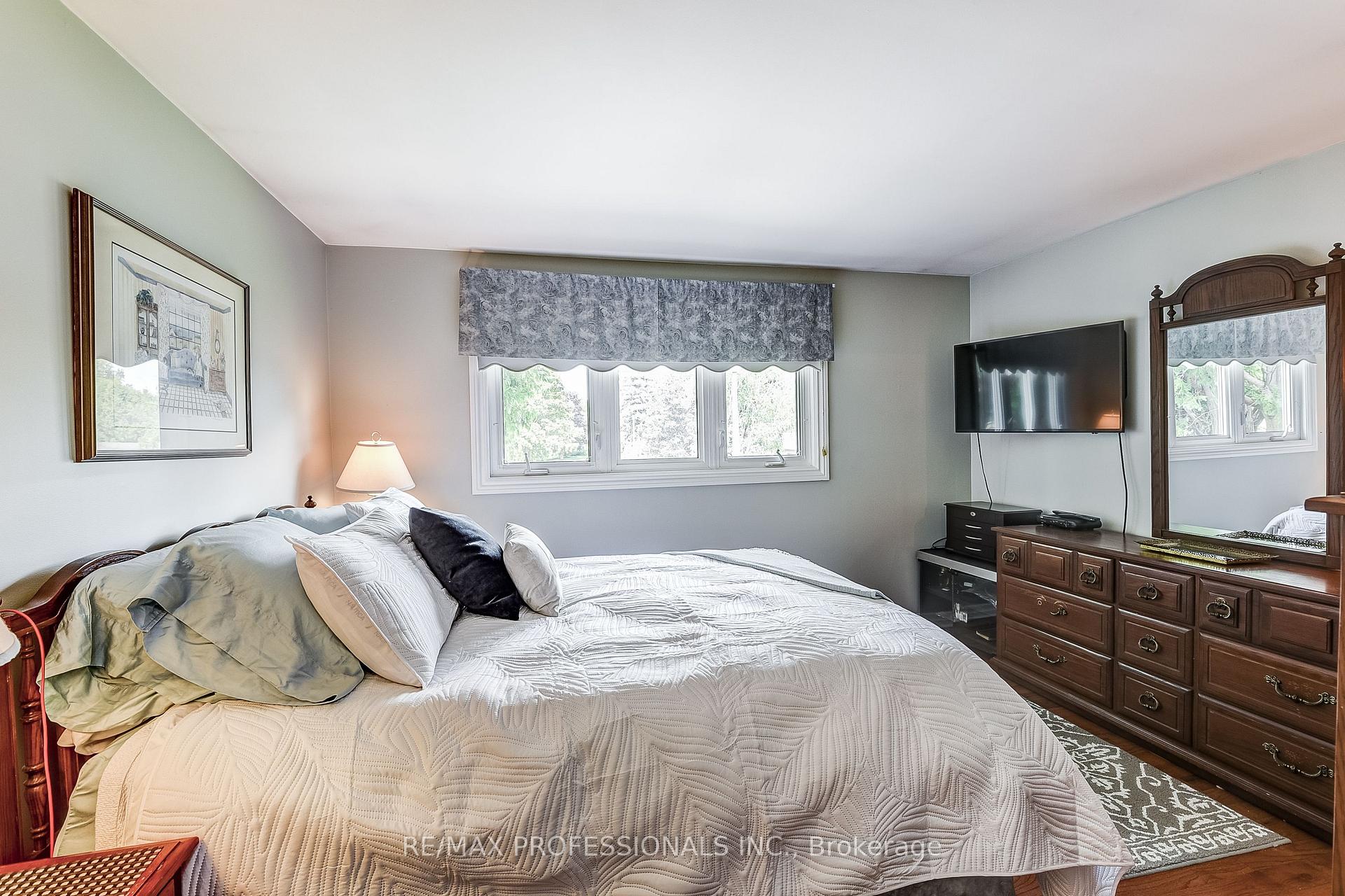 Photo 31 of 21 Birch Court, Aurora, Aurora Village — HOMEH
