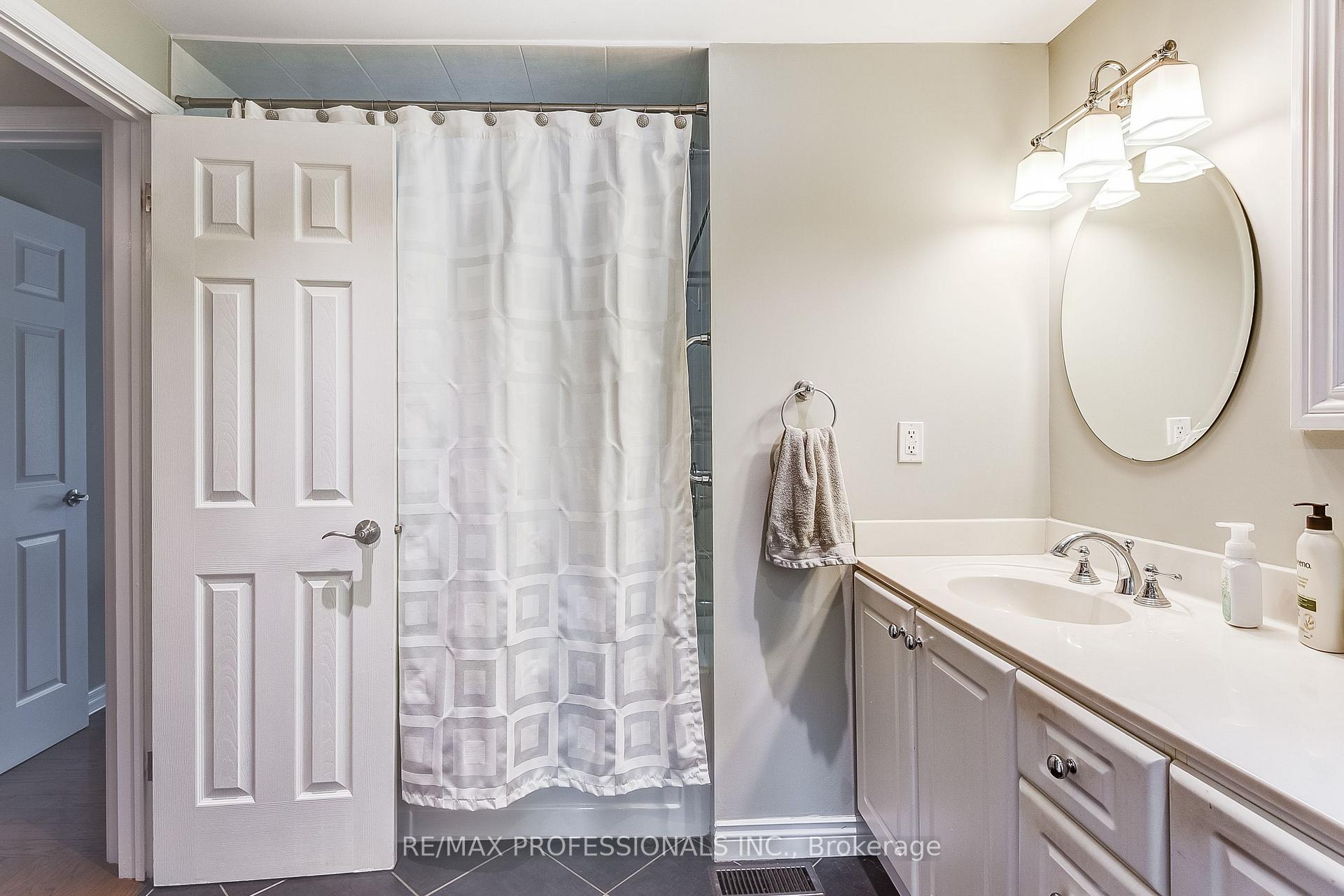 Photo 32 of 21 Birch Court, Aurora, Aurora Village — HOMEH