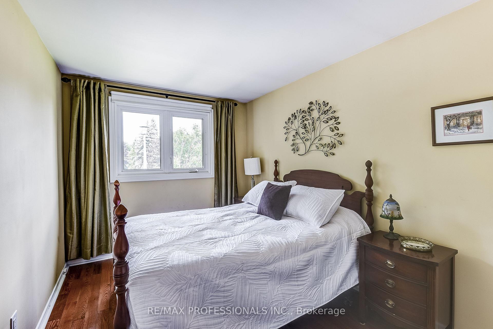 Photo 27 of 21 Birch Court, Aurora, Aurora Village — HOMEH