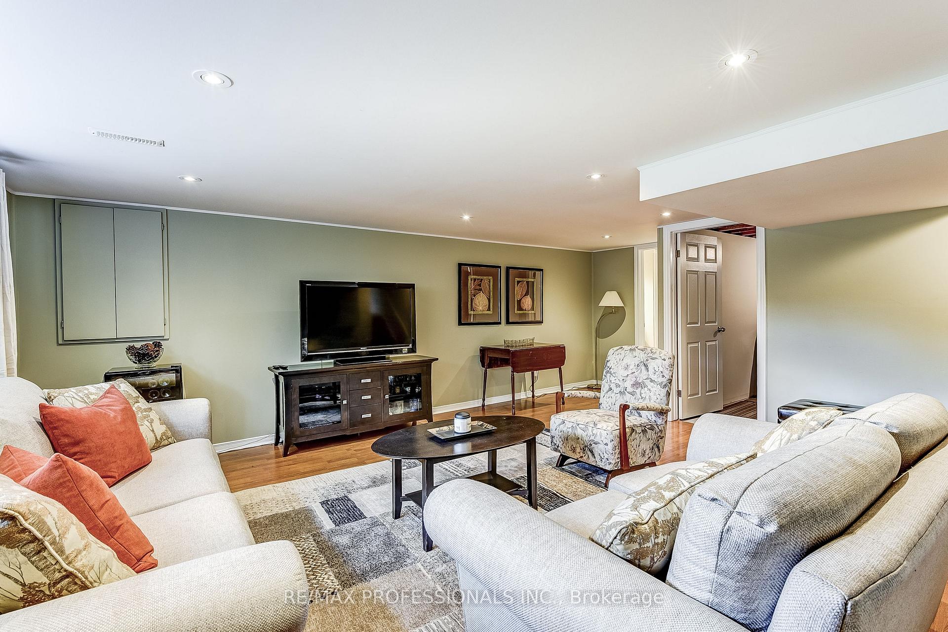 Photo 37 of 21 Birch Court, Aurora, Aurora Village — HOMEH