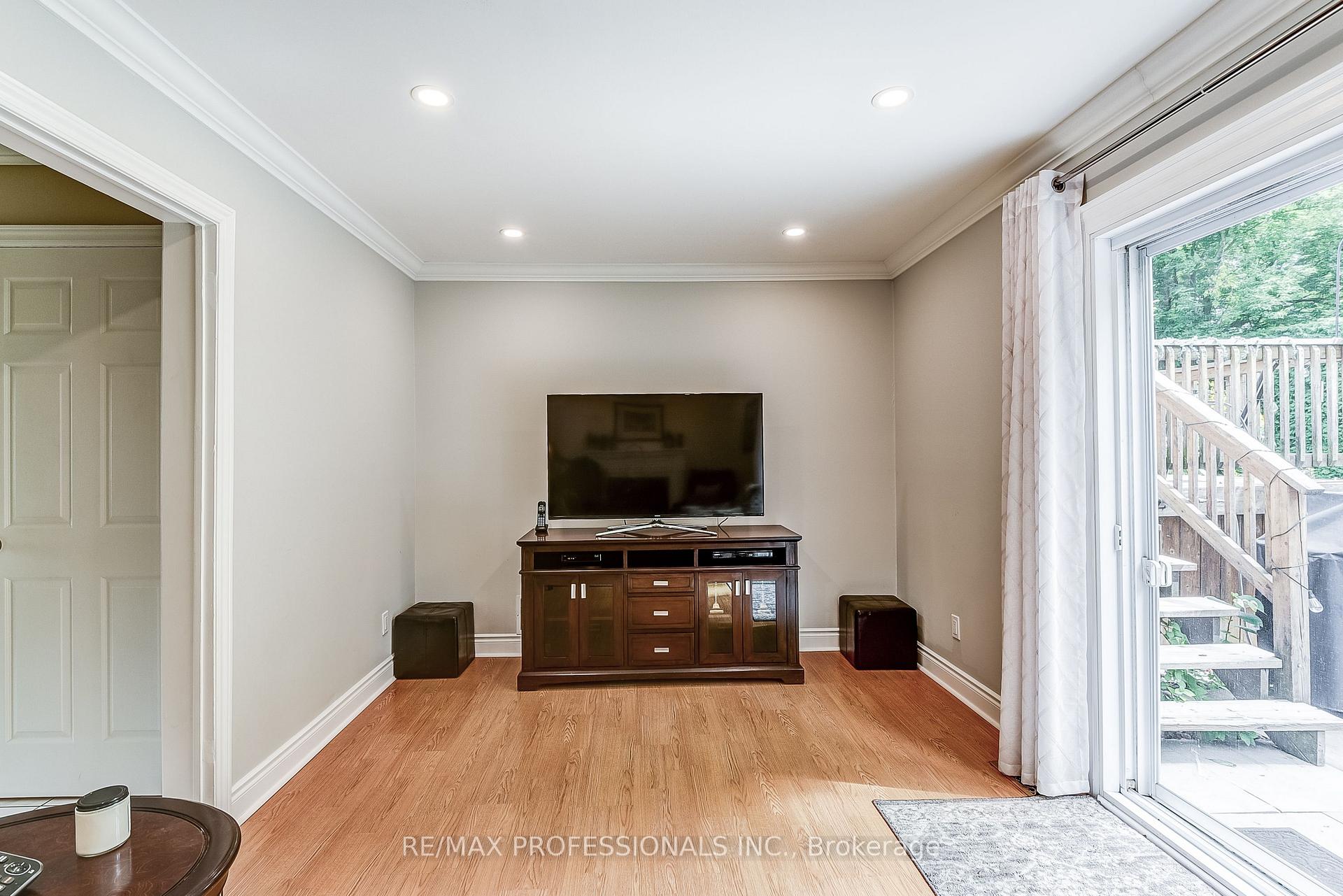 Photo 59 of 21 Birch Court, Aurora, Aurora Village — HOMEH