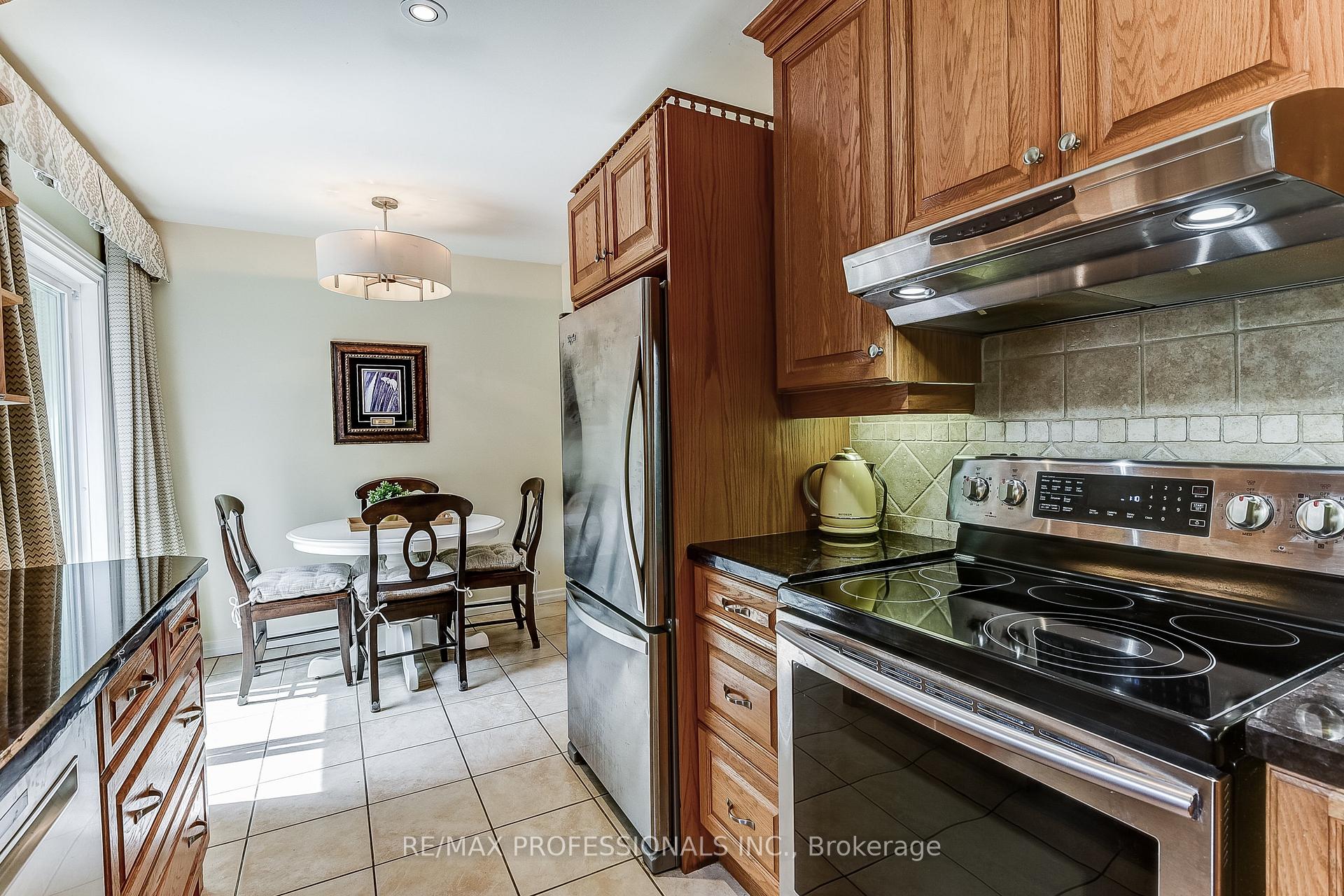 Photo 93 of 21 Birch Court, Aurora, Aurora Village — HOMEH
