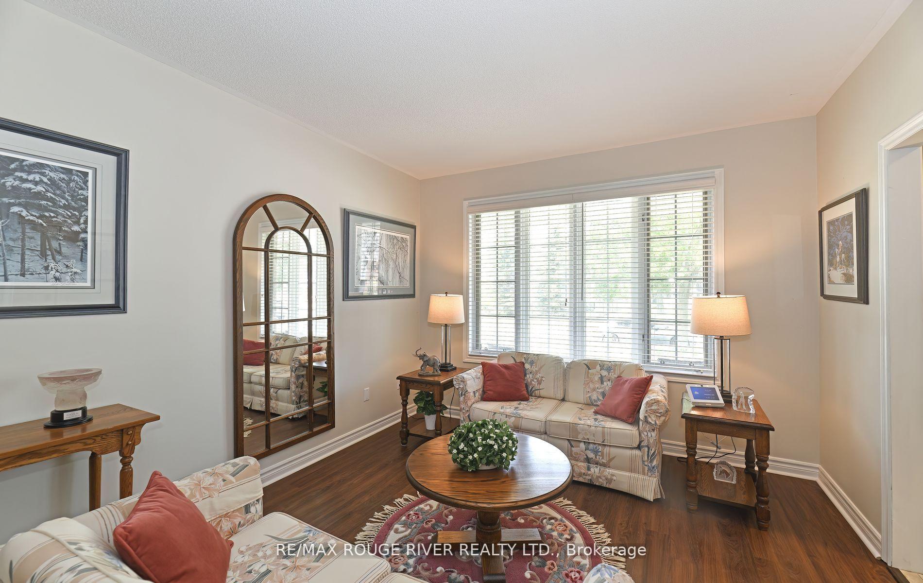 Photo 3 of 48 Enzo Crescent, Uxbridge — HOMEH