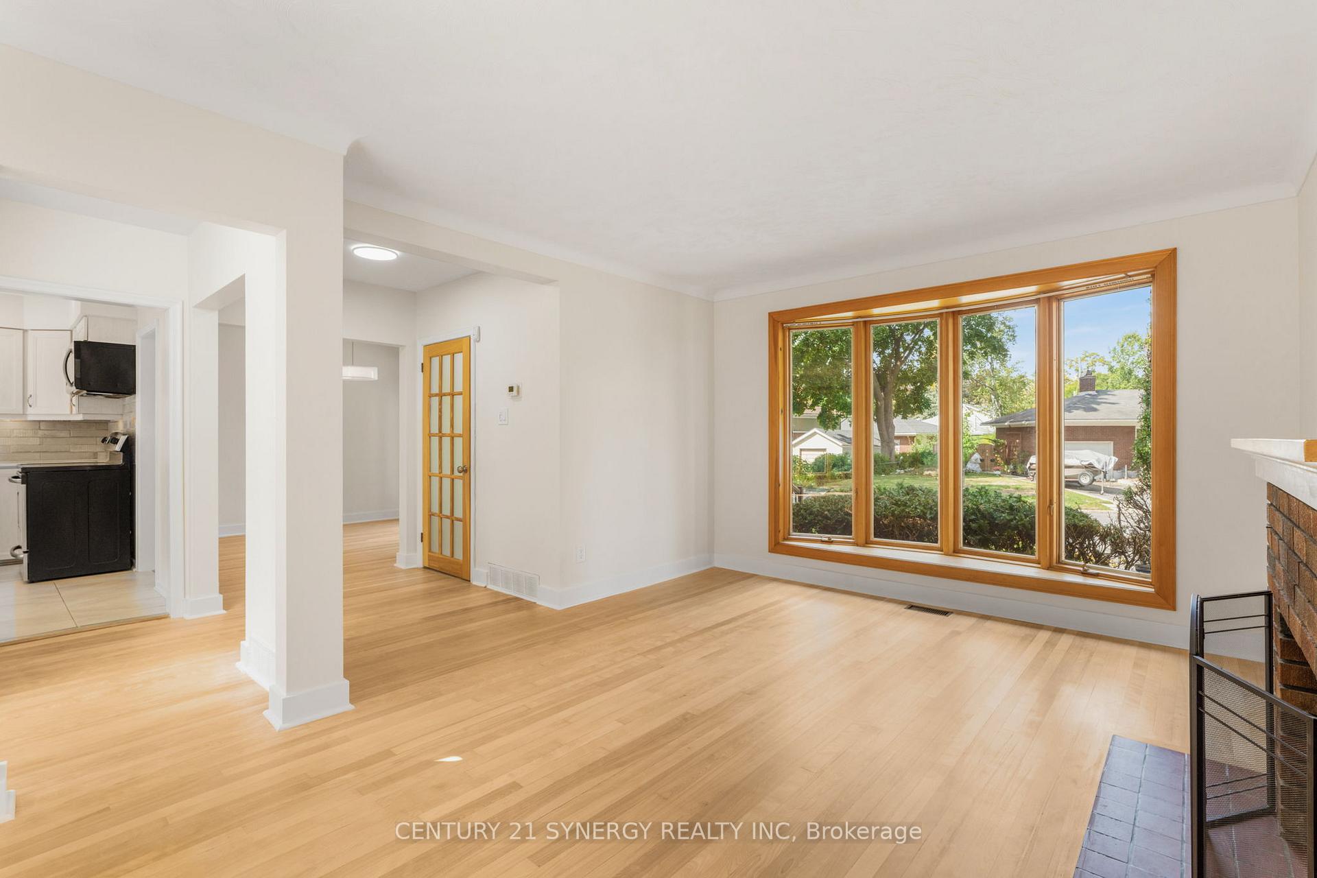 Photo 3 of 2170 Berwick Avenue, Ottawa, Bel Air Park — HOMEH
