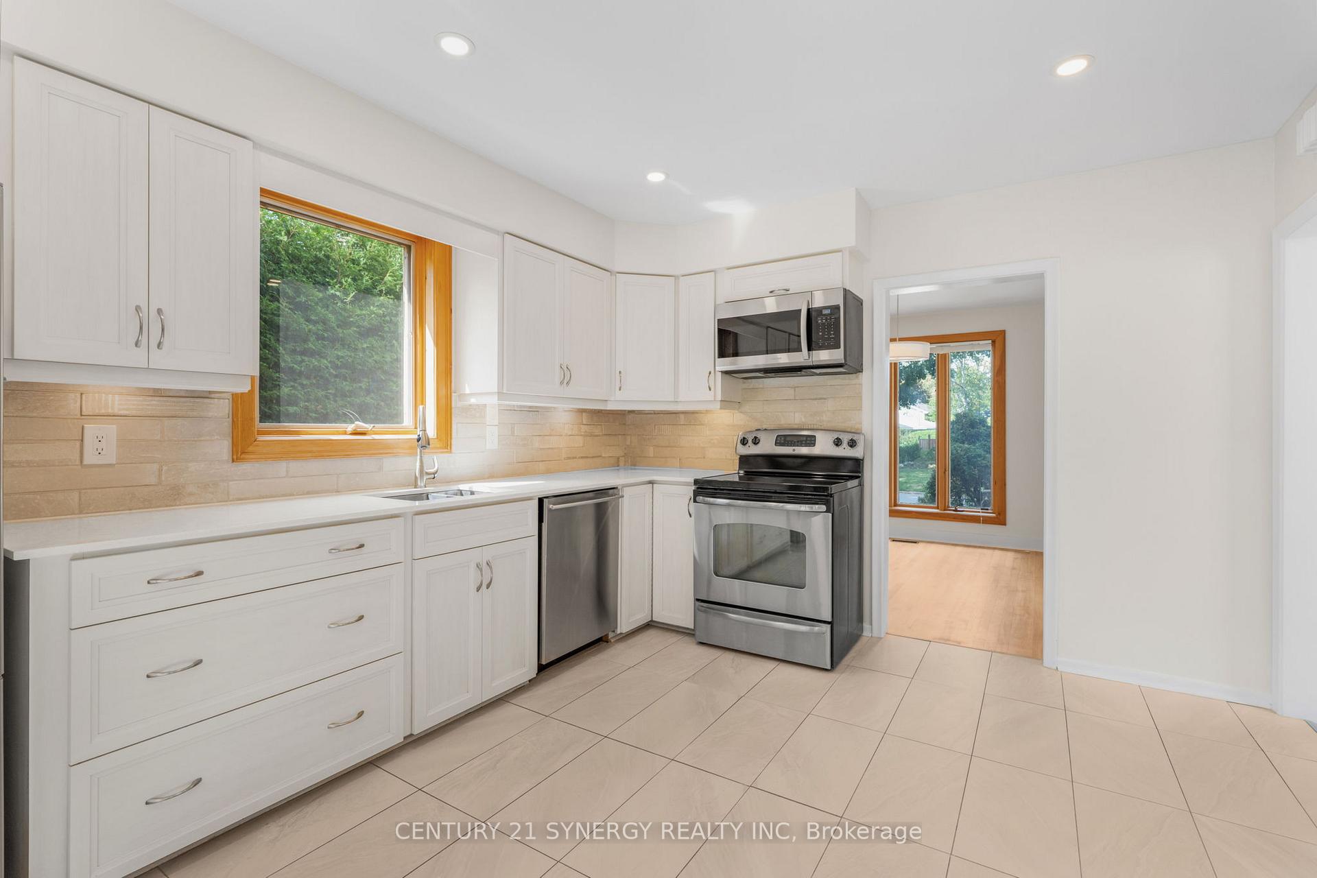Photo 10 of 2170 Berwick Avenue, Ottawa, Bel Air Park — HOMEH