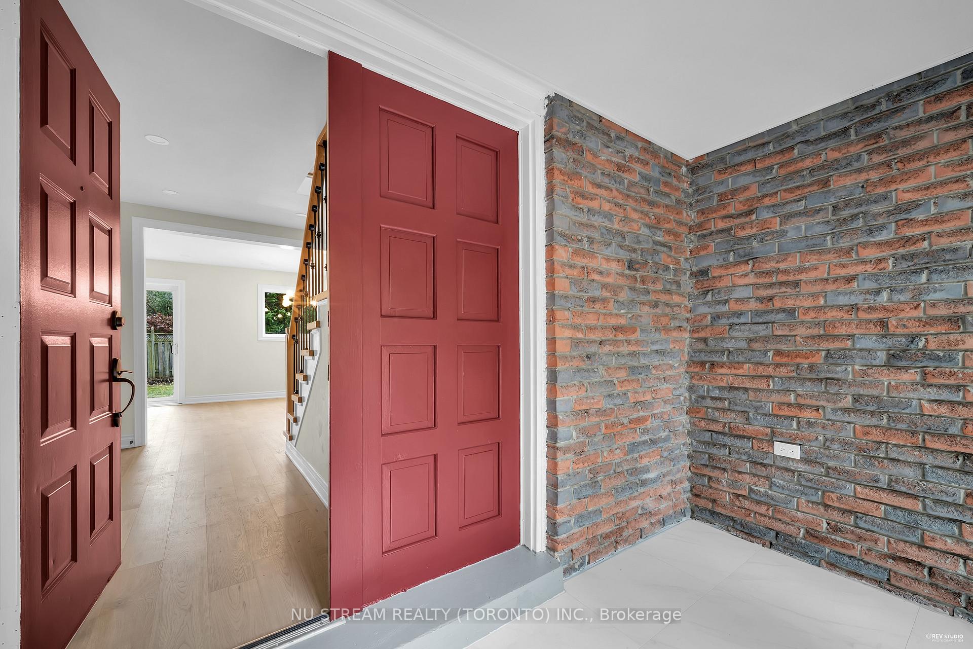 Photo 3 of 9 Liebeck Crescent, Markham, Unionville — HOMEH