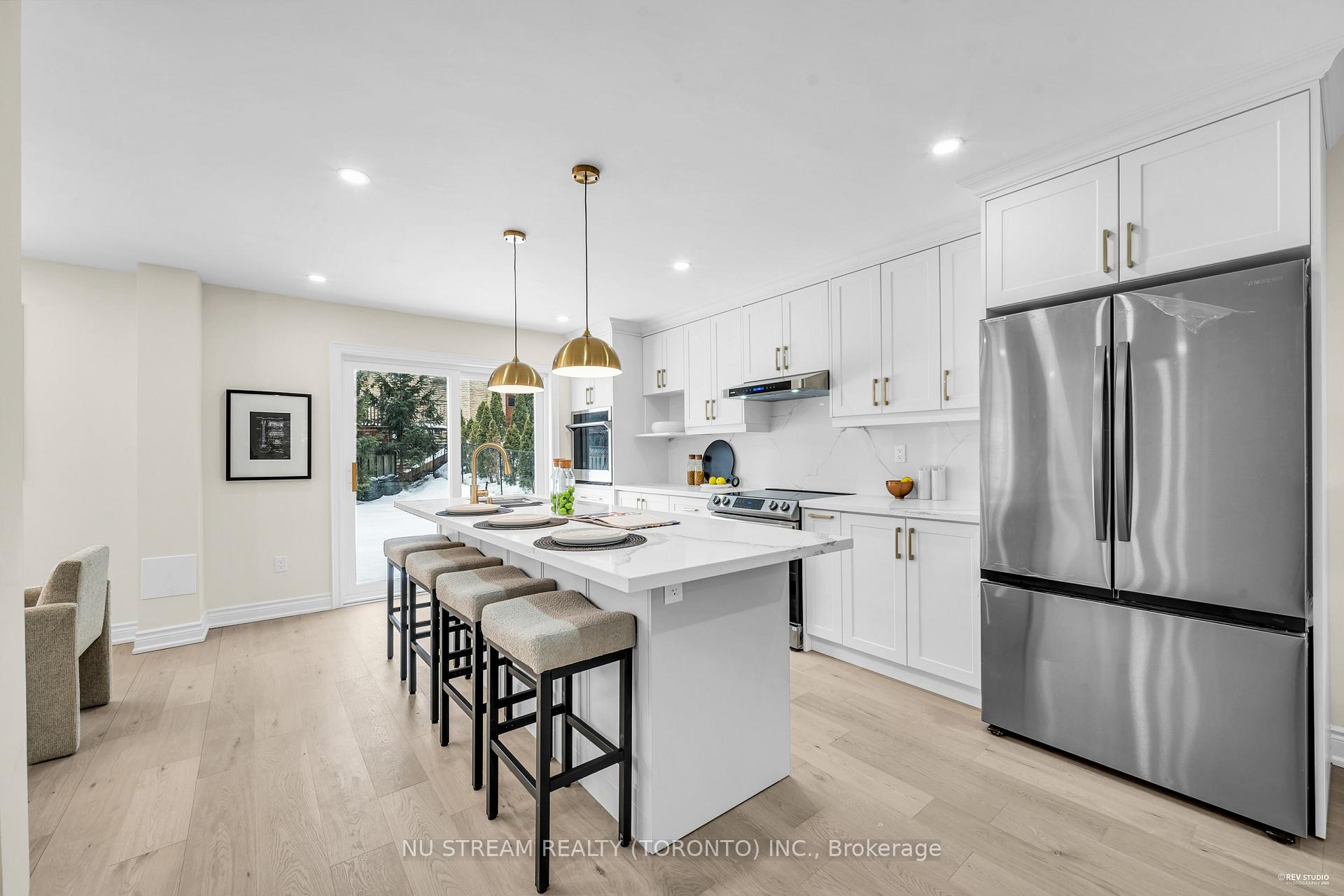 Photo 2 of 9 Liebeck Crescent, Markham, Unionville — HOMEH