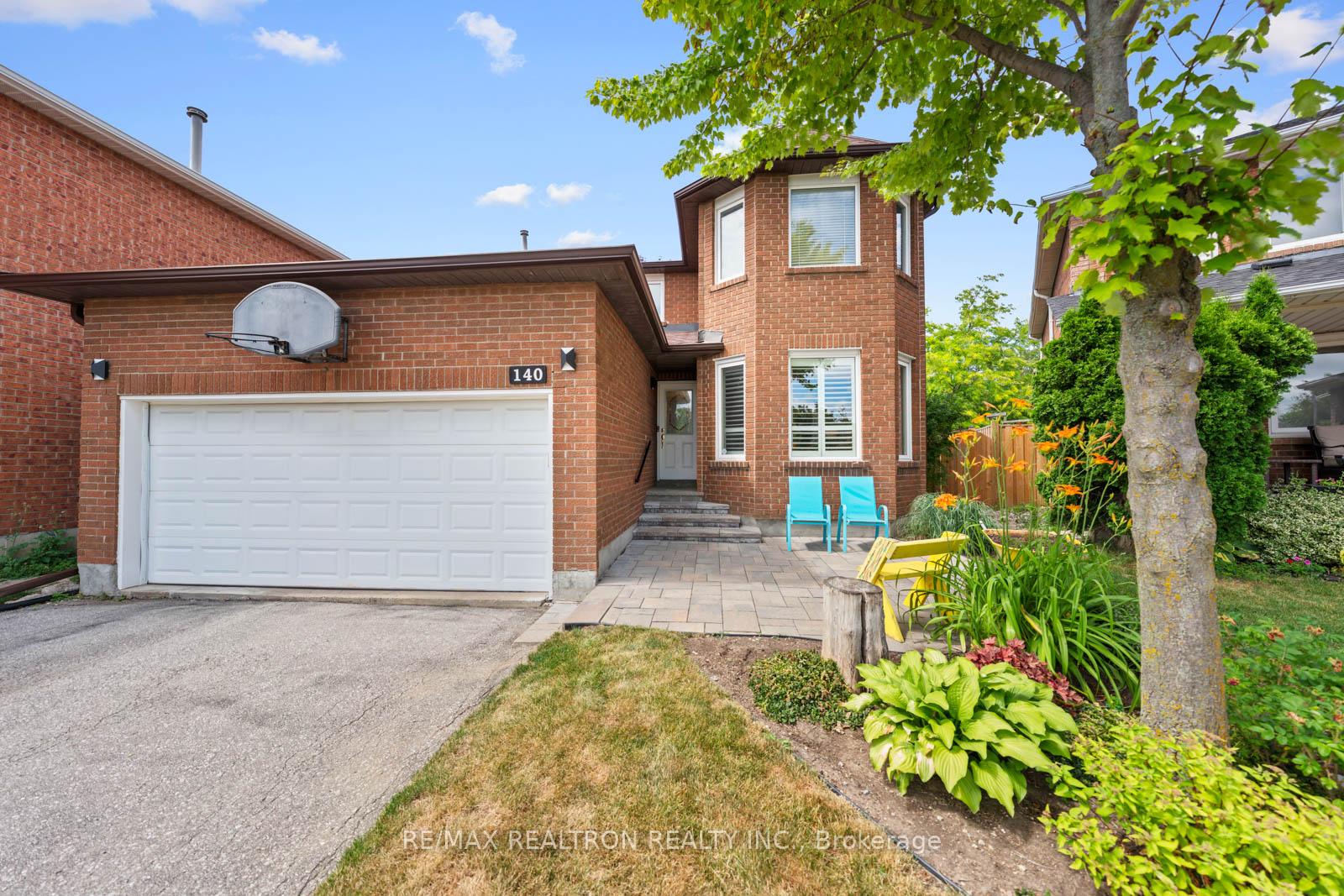 Photo 3 of 140 Millcroft Way, Vaughan, Brownridge — HOMEH