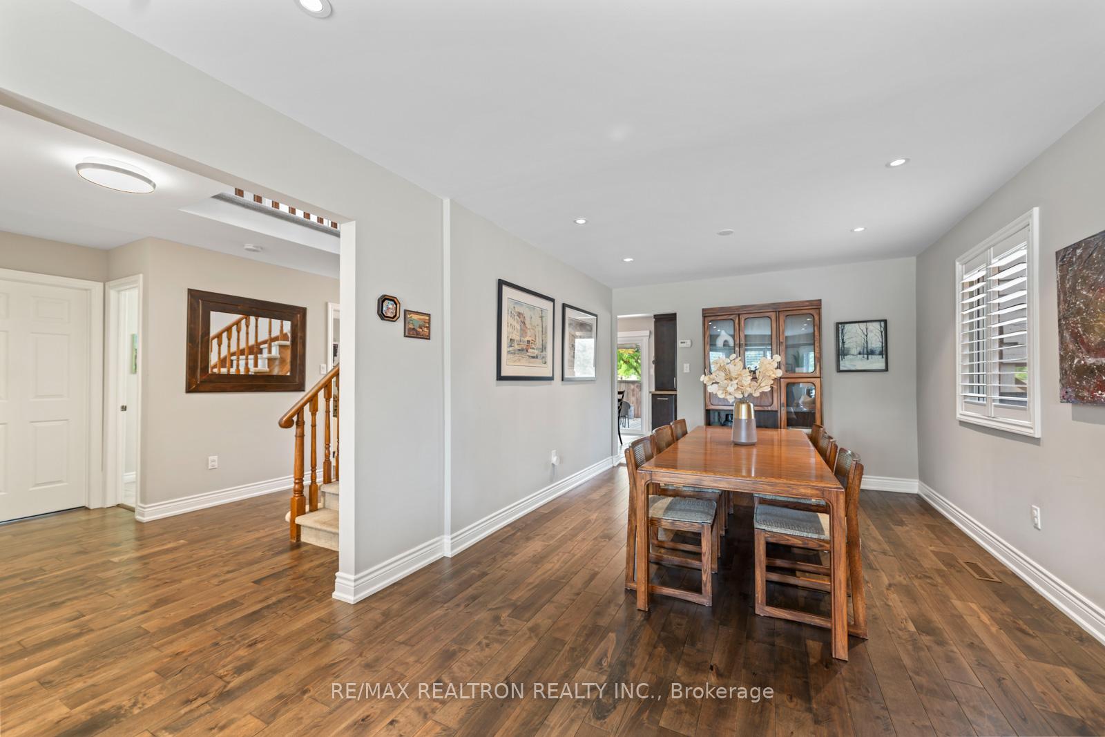 Photo 2 of 140 Millcroft Way, Vaughan, Brownridge — HOMEH