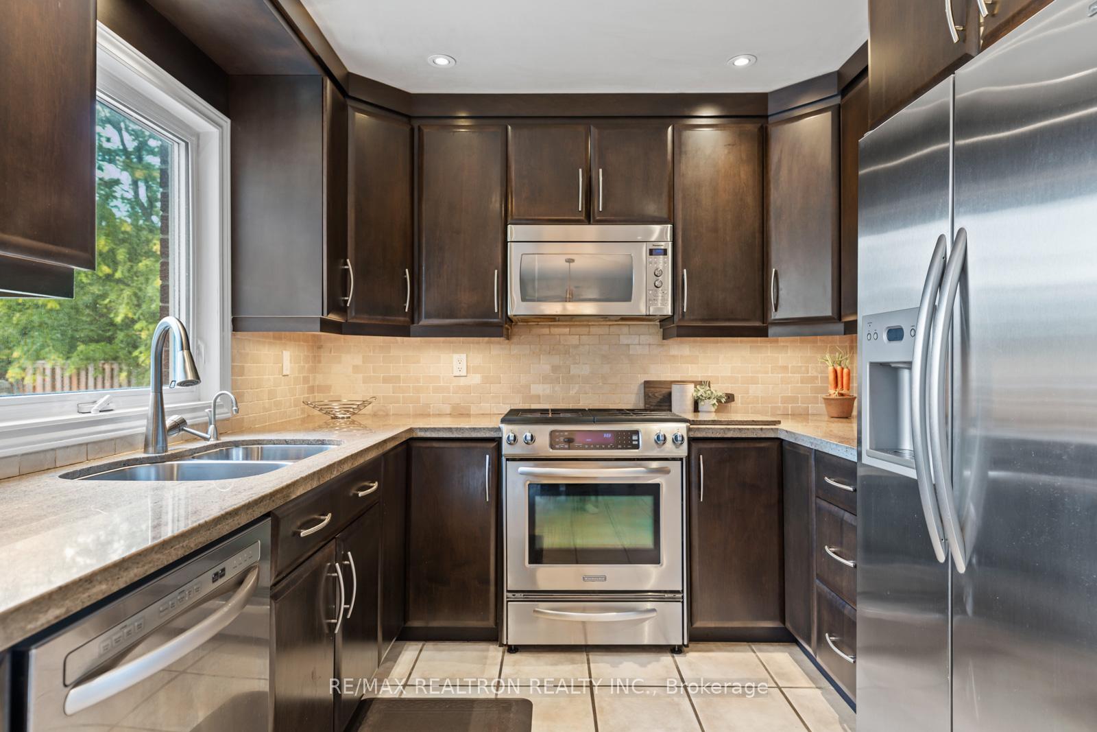 Photo 11 of 140 Millcroft Way, Vaughan, Brownridge — HOMEH