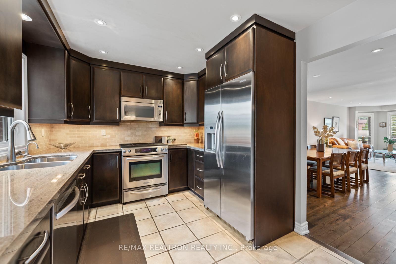 Photo 10 of 140 Millcroft Way, Vaughan, Brownridge — HOMEH