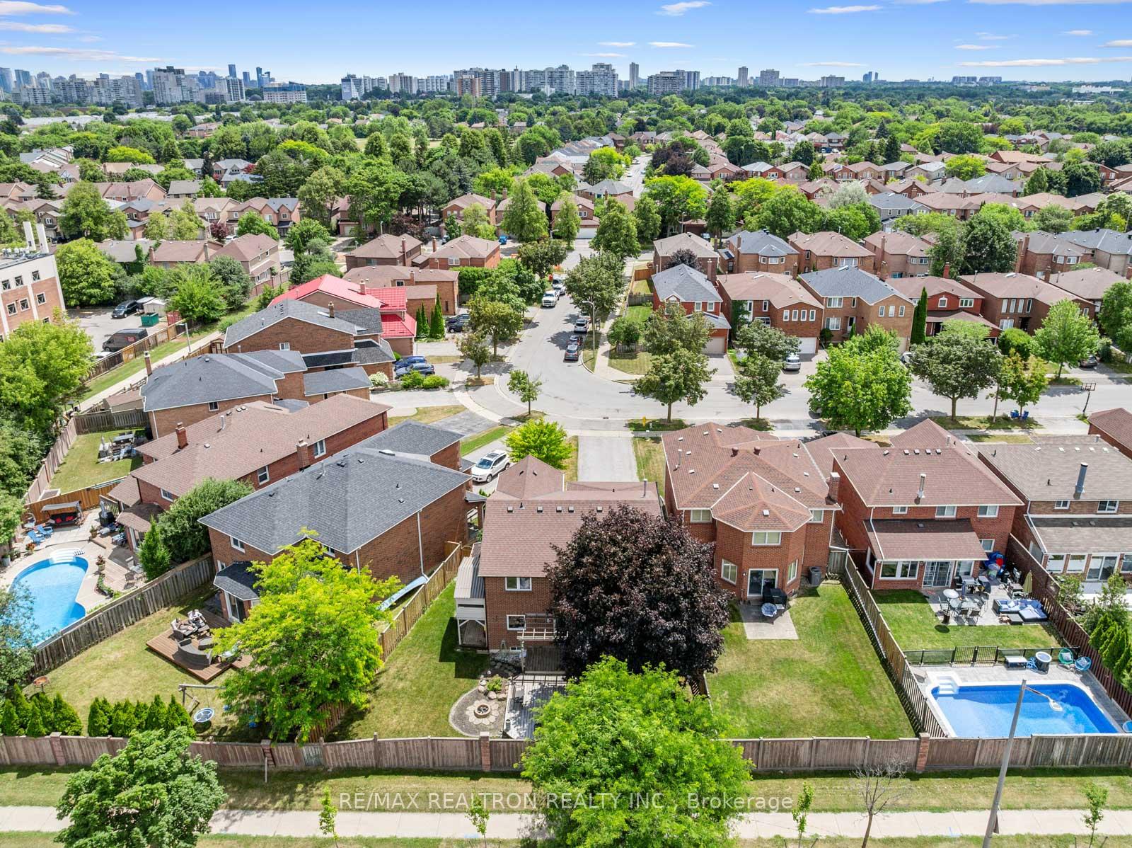 Photo 32 of 140 Millcroft Way, Vaughan, Brownridge — HOMEH