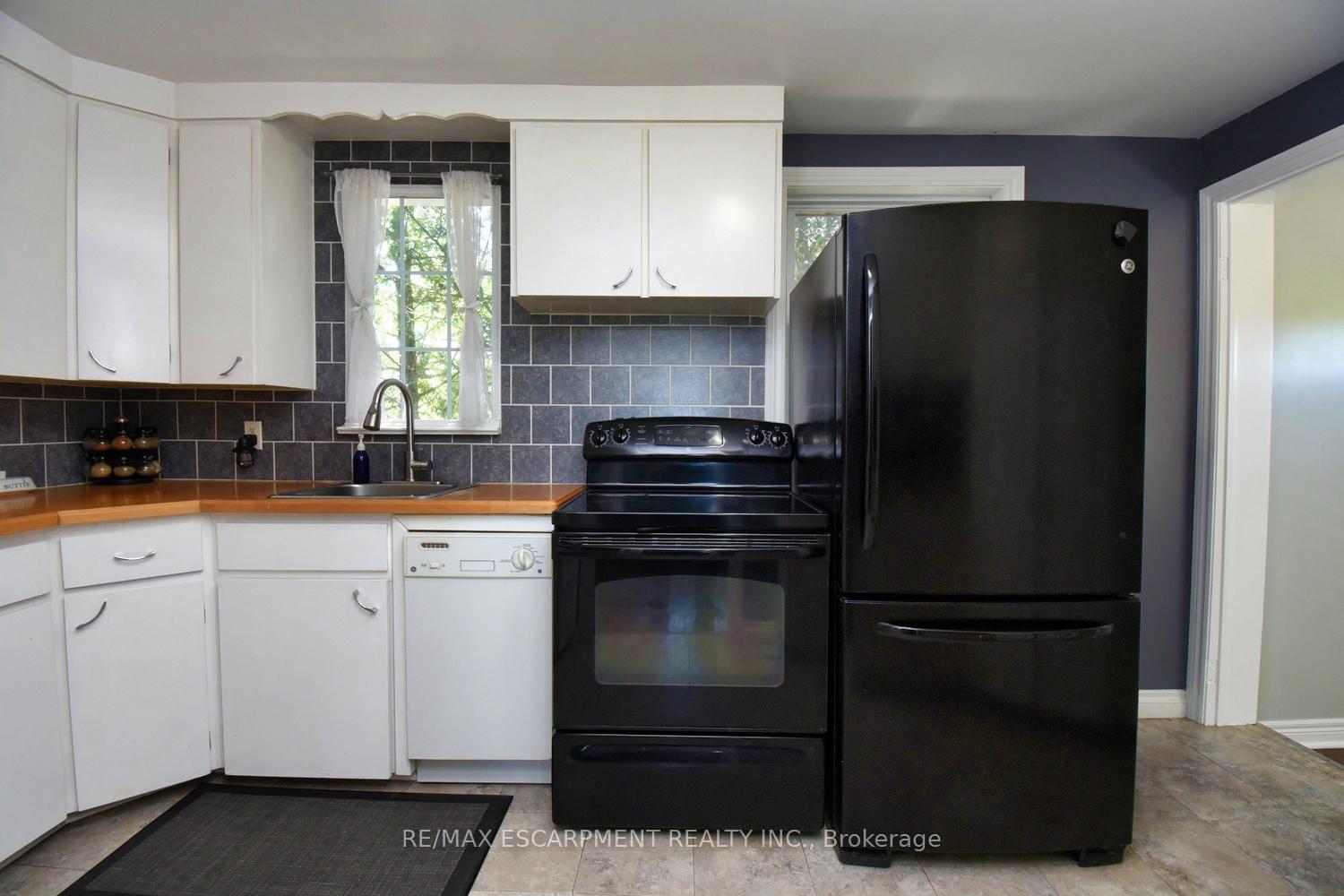 Photo 11 of 3674 Campden Road, Lincoln, Lincoln Lake — HOMEH