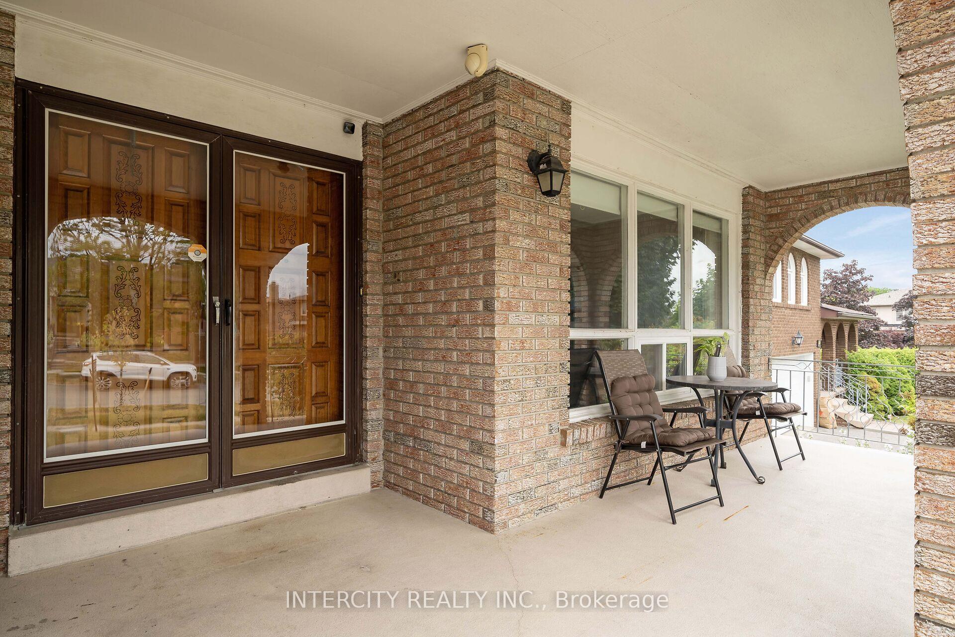 Photo 2 of 153 Jeanne Drive, Vaughan, East Woodbridge — HOMEH