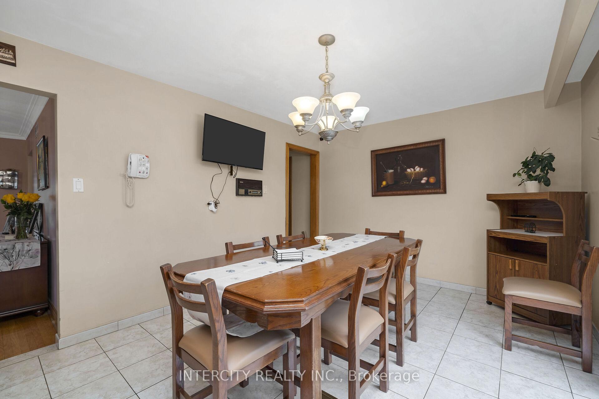 Photo 8 of 153 Jeanne Drive, Vaughan, East Woodbridge — HOMEH