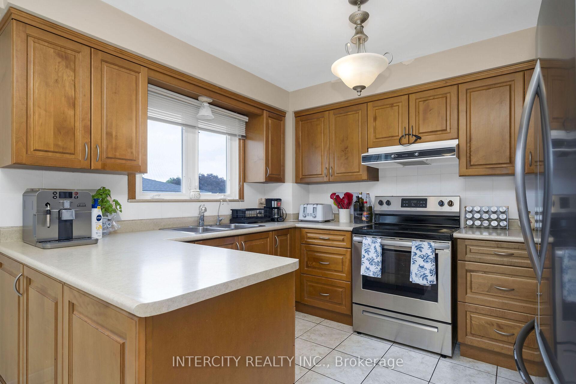 Photo 13 of 153 Jeanne Drive, Vaughan, East Woodbridge — HOMEH