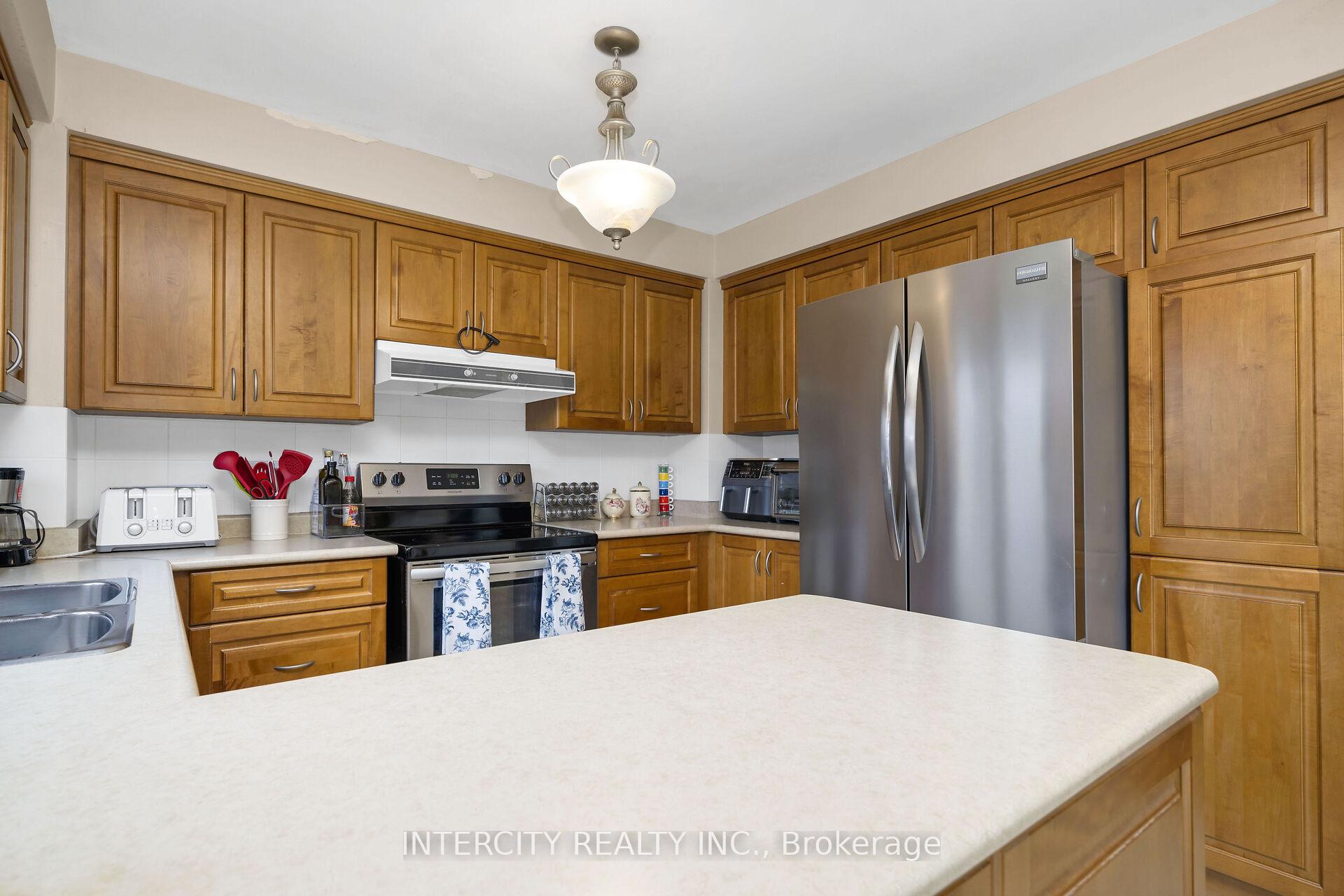 Photo 7 of 153 Jeanne Drive, Vaughan, East Woodbridge — HOMEH