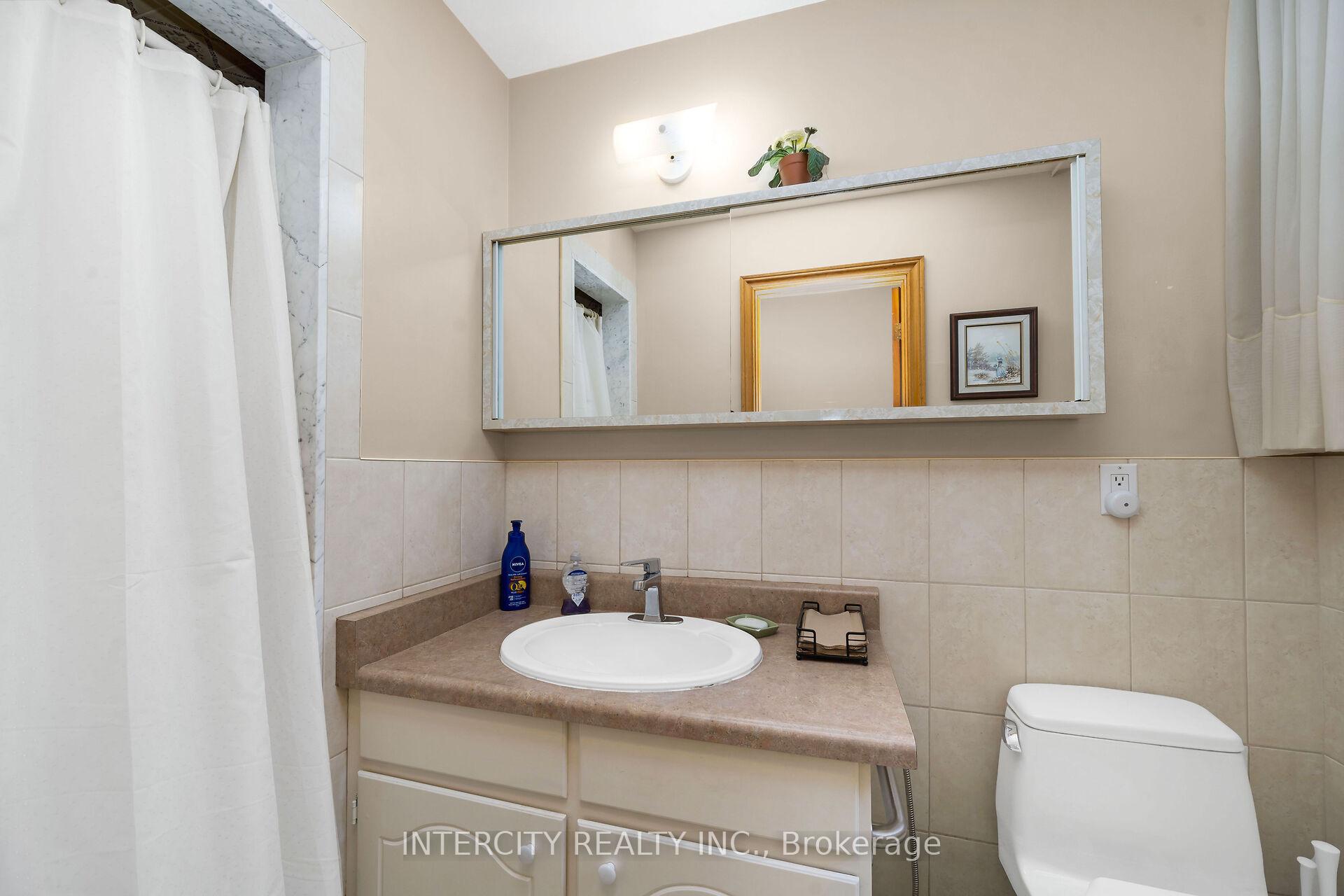 Photo 15 of 153 Jeanne Drive, Vaughan, East Woodbridge — HOMEH