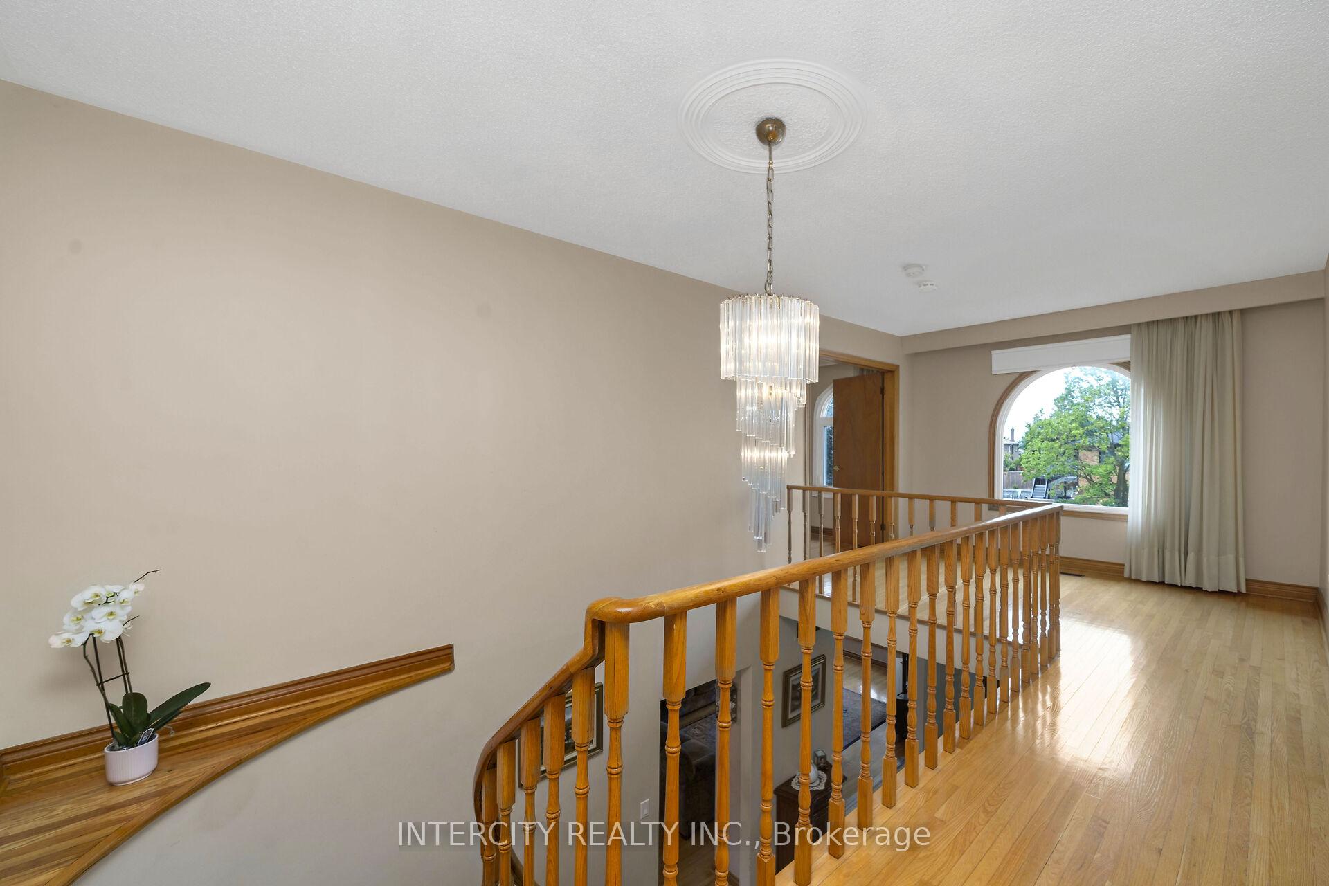 Photo 5 of 153 Jeanne Drive, Vaughan, East Woodbridge — HOMEH