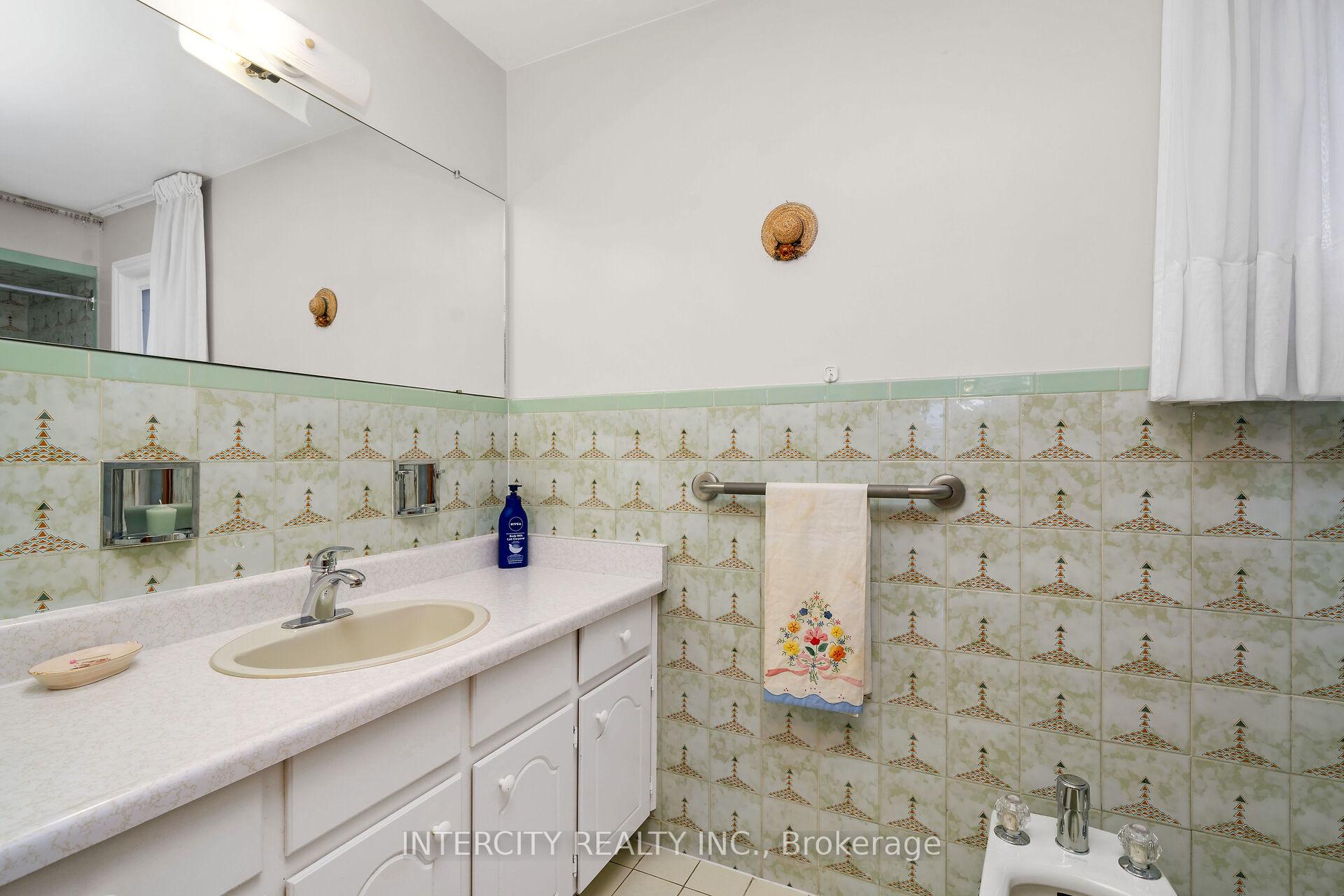 Photo 21 of 153 Jeanne Drive, Vaughan, East Woodbridge — HOMEH