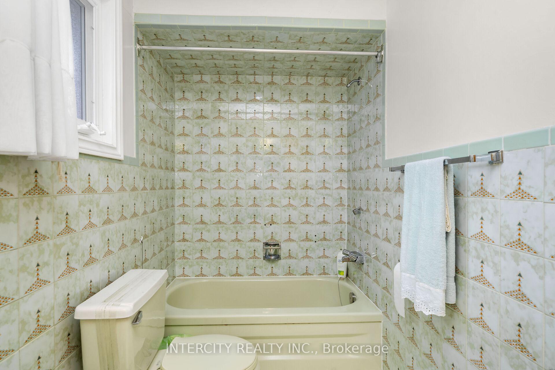 Photo 20 of 153 Jeanne Drive, Vaughan, East Woodbridge — HOMEH