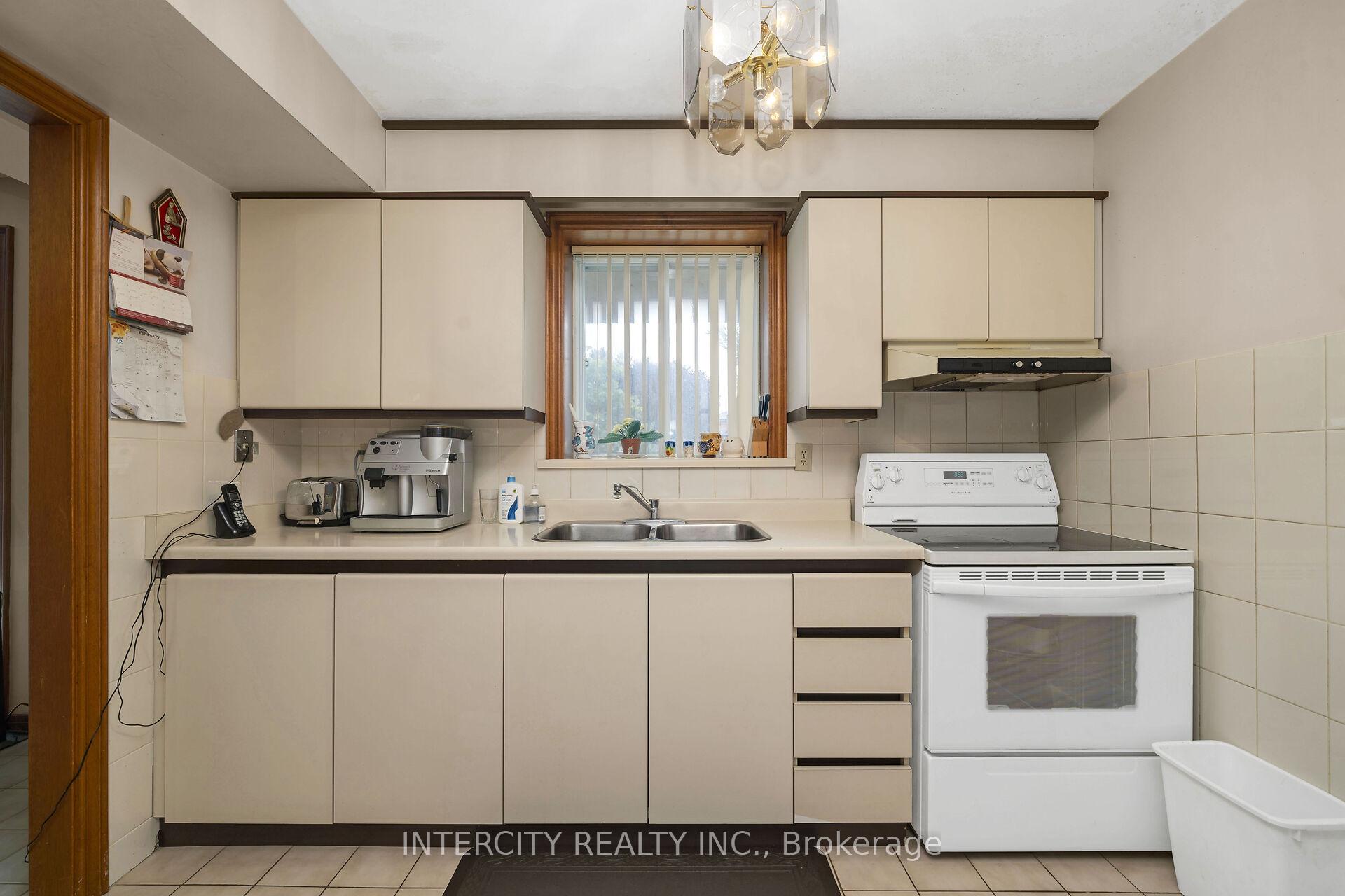 Photo 32 of 153 Jeanne Drive, Vaughan, East Woodbridge — HOMEH
