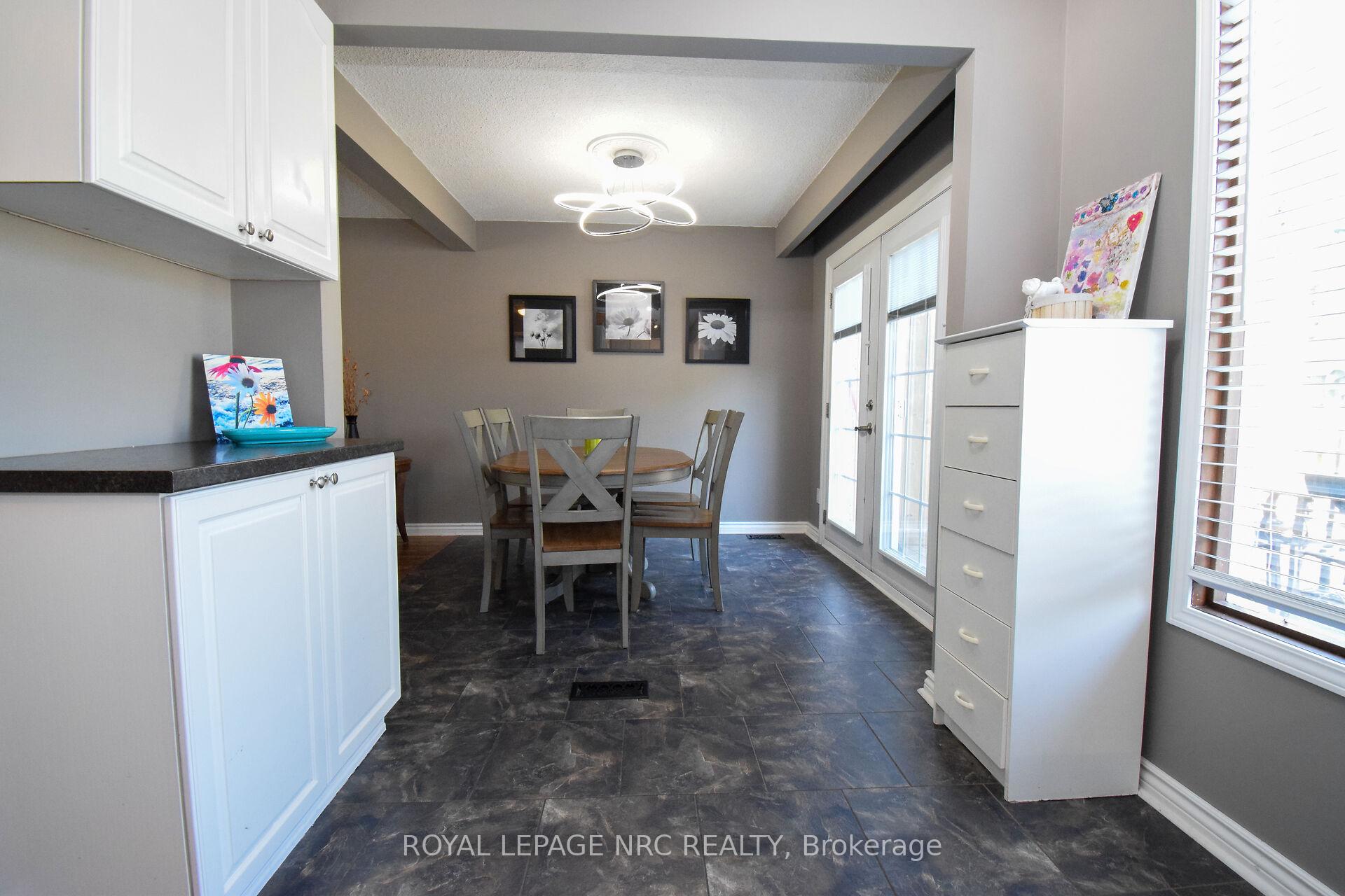 Photo 5 of 23 Greystone Crescent, St. Catharines, Lakeport — HOMEH