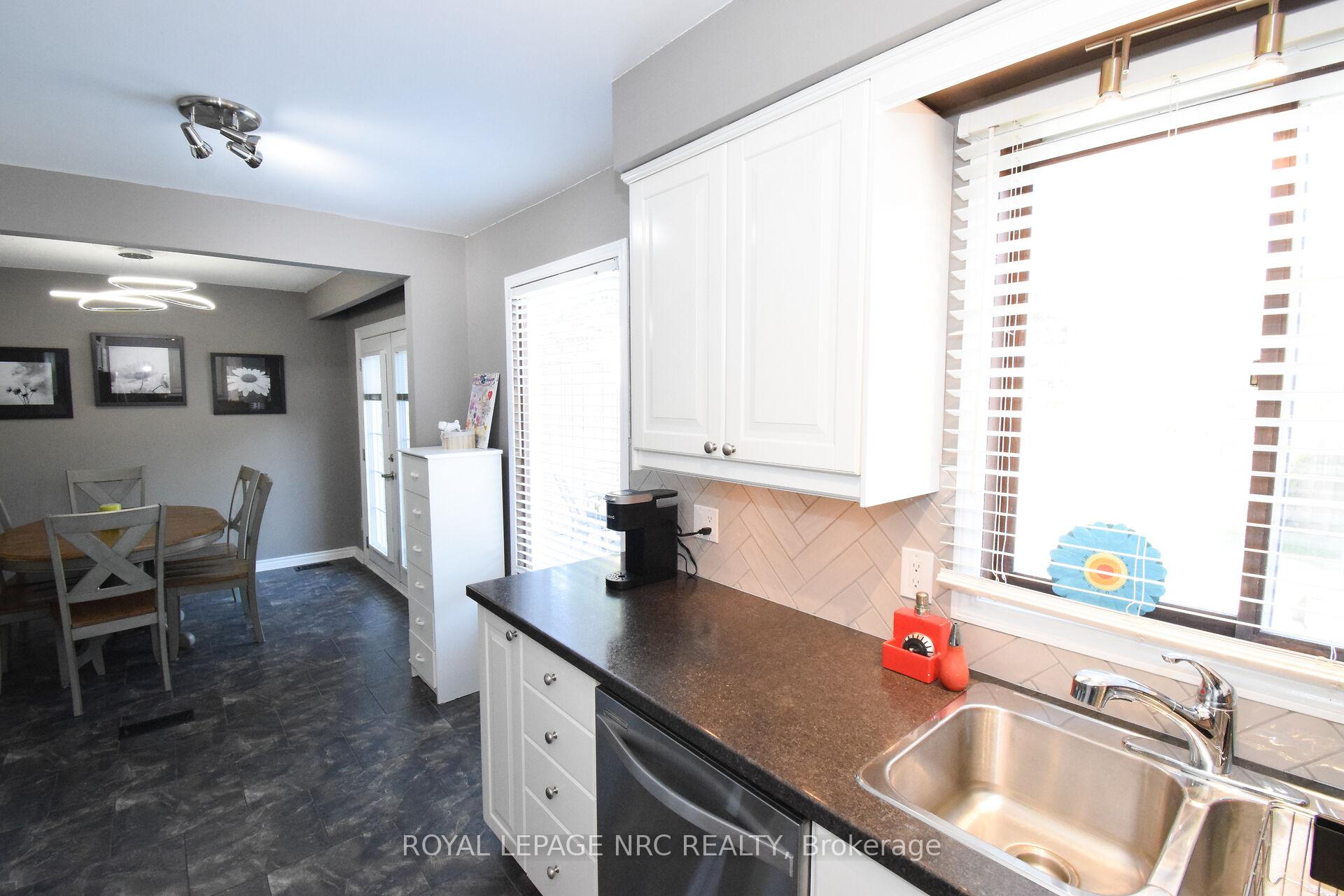 Photo 21 of 23 Greystone Crescent, St. Catharines, Lakeport — HOMEH