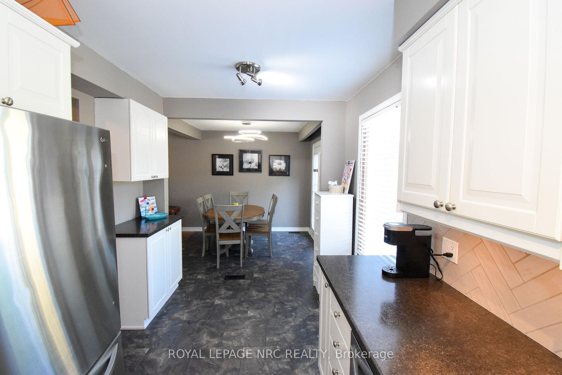 Photo 20 of 23 Greystone Crescent, St. Catharines, Lakeport — HOMEH