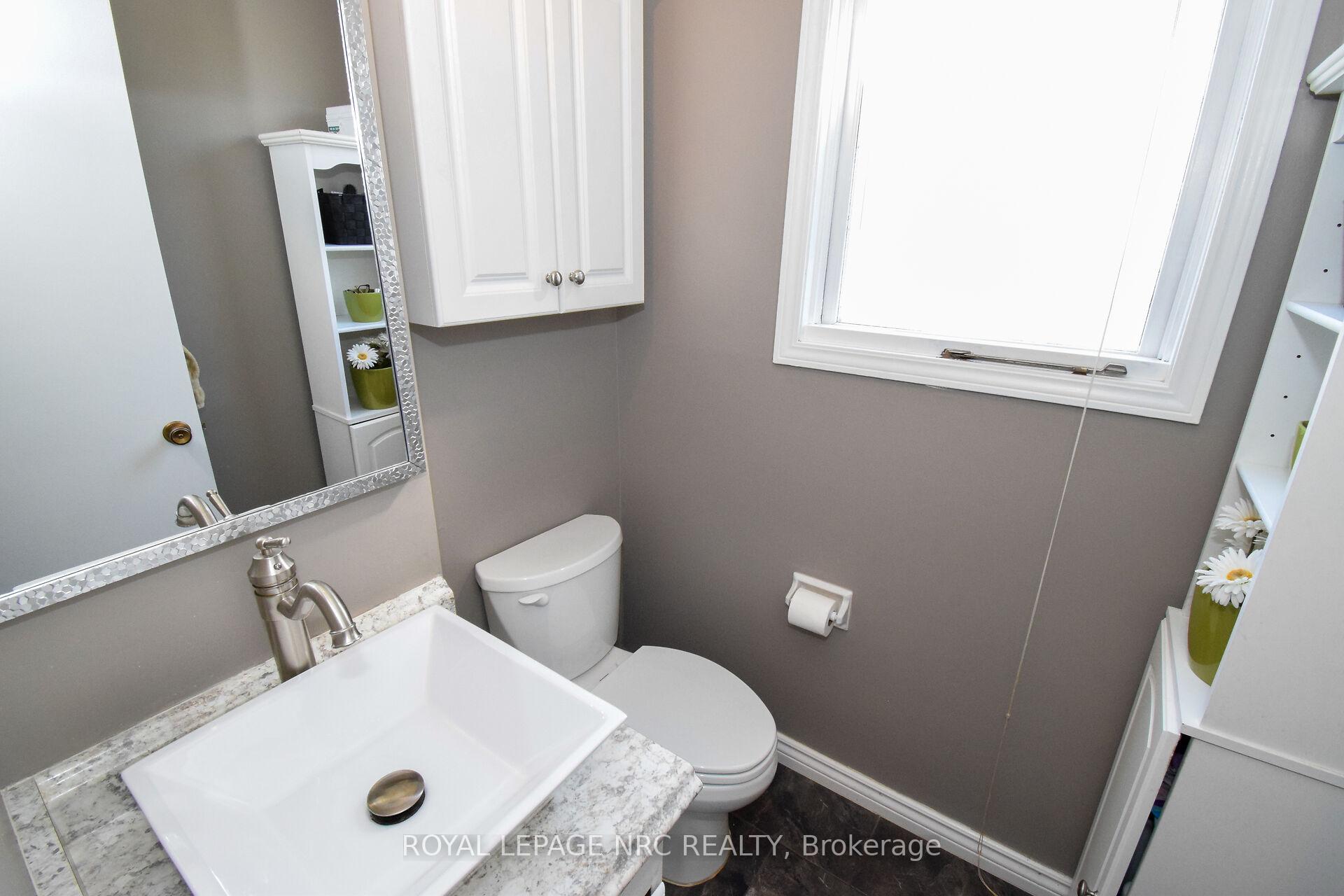 Photo 13 of 23 Greystone Crescent, St. Catharines, Lakeport — HOMEH