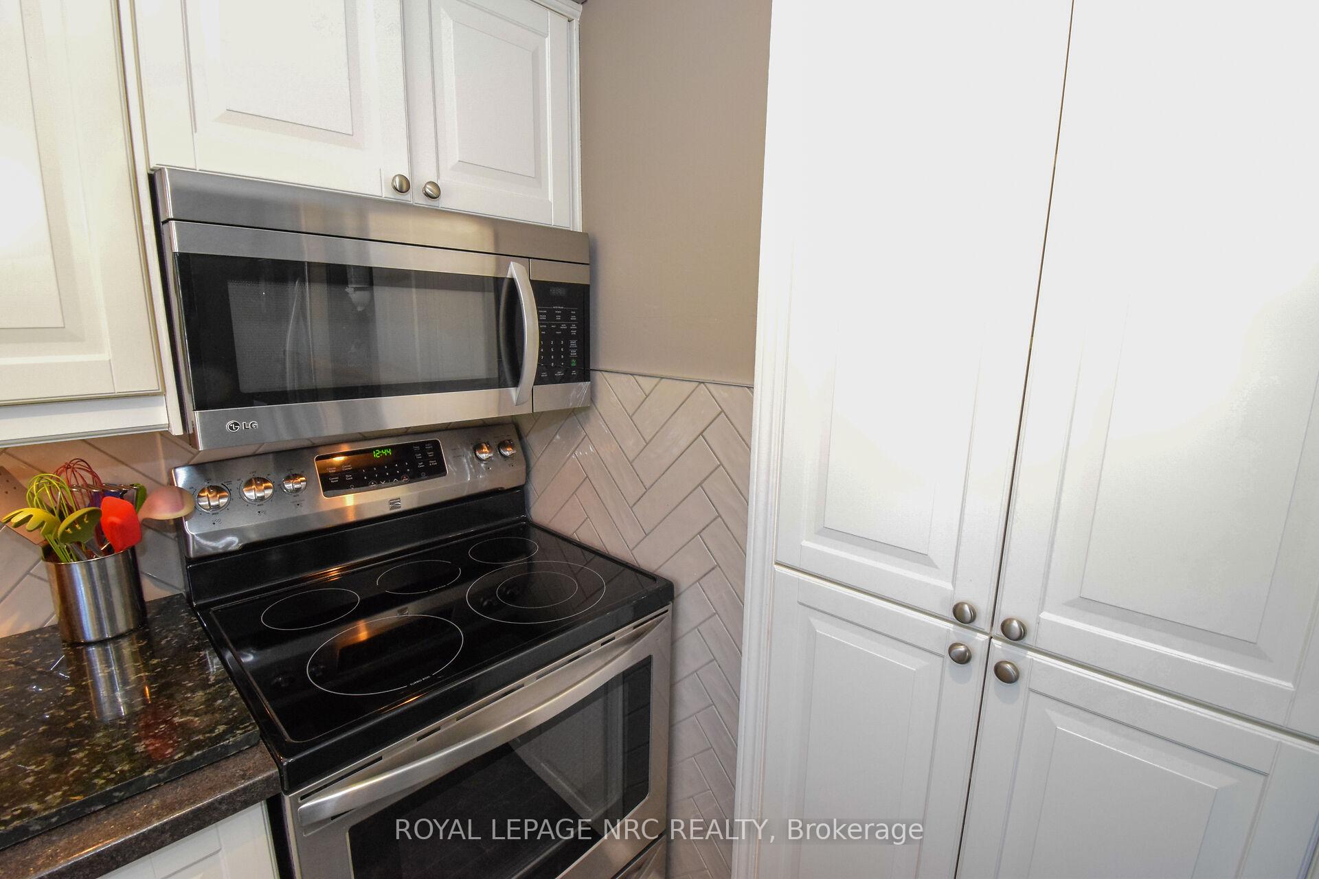 Photo 10 of 23 Greystone Crescent, St. Catharines, Lakeport — HOMEH