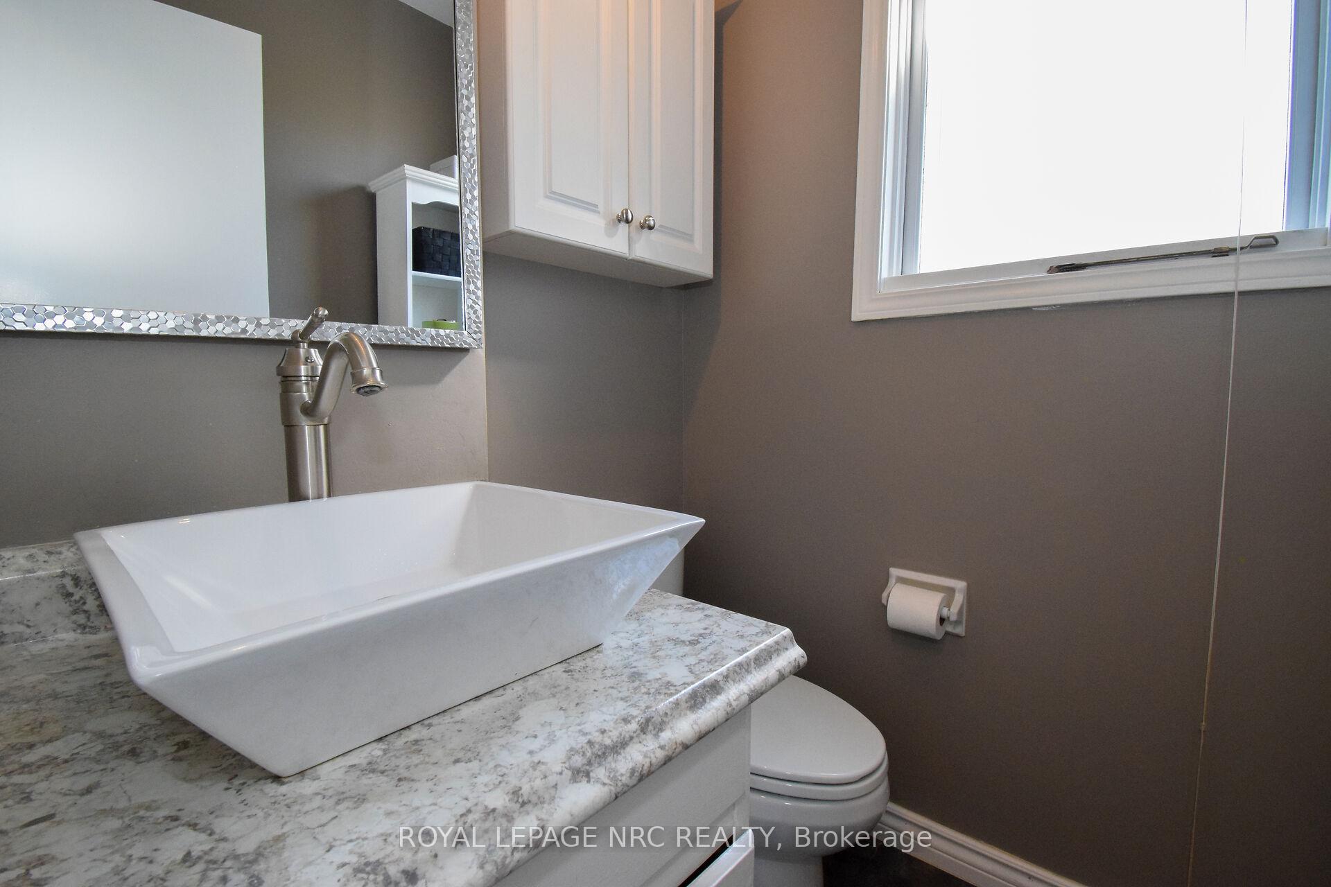 Photo 18 of 23 Greystone Crescent, St. Catharines, Lakeport — HOMEH