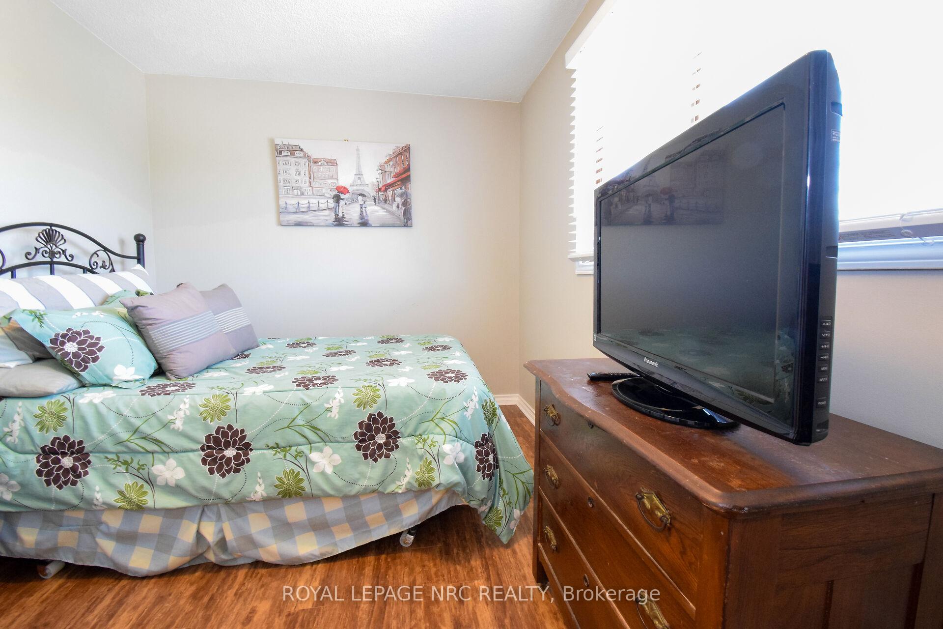 Photo 26 of 23 Greystone Crescent, St. Catharines, Lakeport — HOMEH