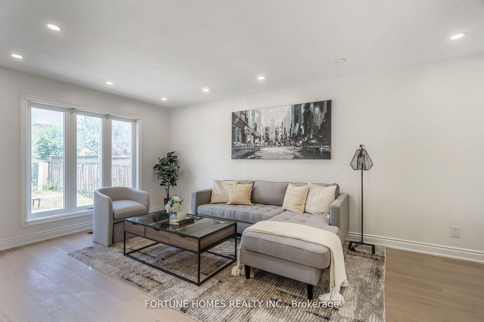 Photo 15 of 31 Ortona Drive, Brampton, Fletcher's Creek South — HOMEH