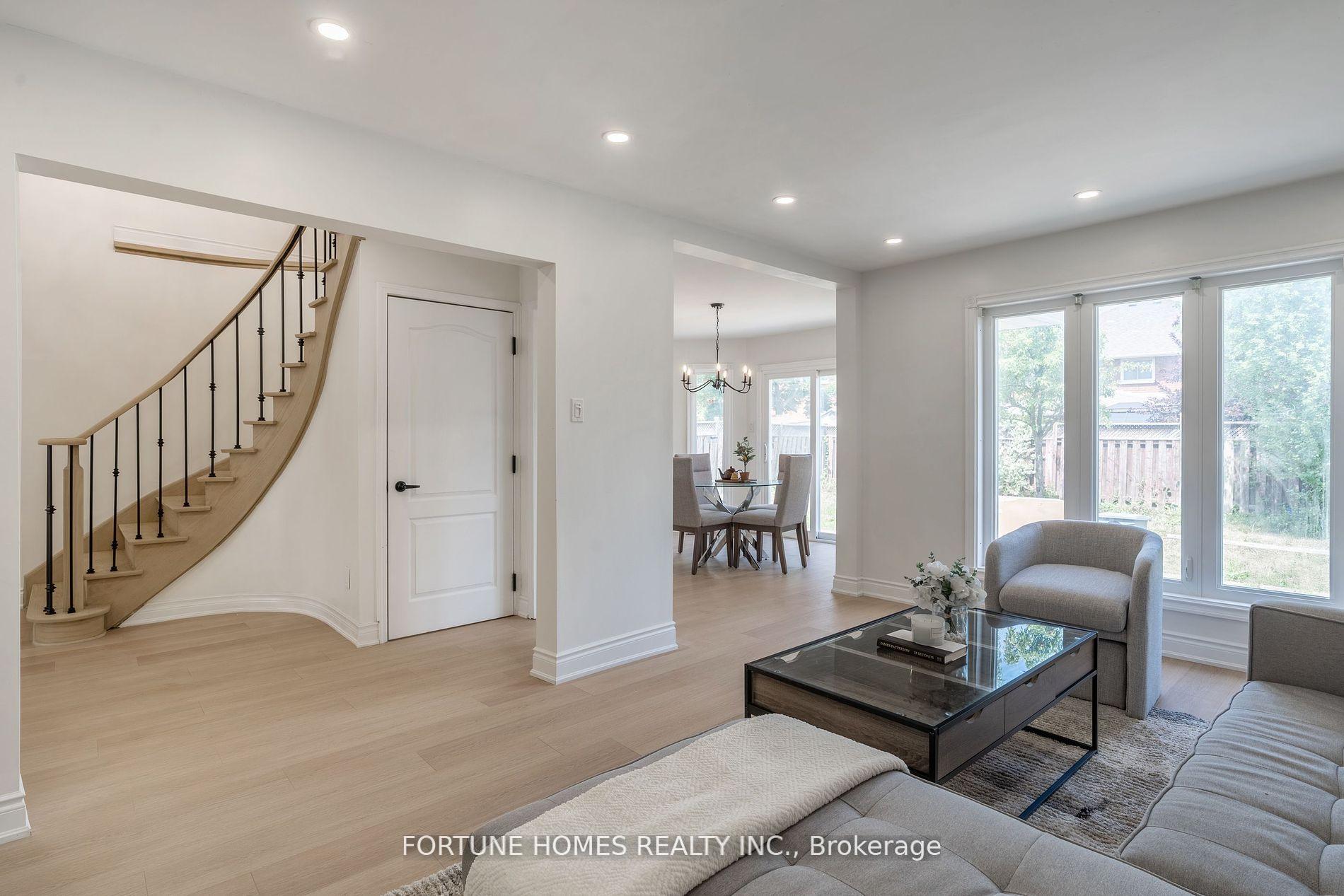 Photo 12 of 31 Ortona Drive, Brampton, Fletcher's Creek South — HOMEH