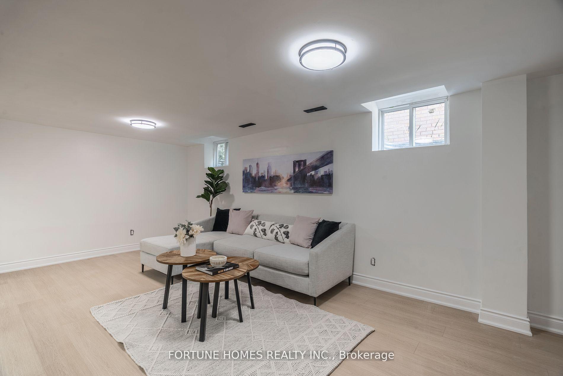 Photo 14 of 31 Ortona Drive, Brampton, Fletcher's Creek South — HOMEH