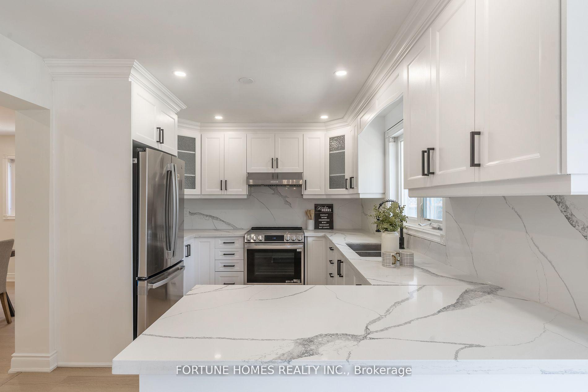 Photo 18 of 31 Ortona Drive, Brampton, Fletcher's Creek South — HOMEH