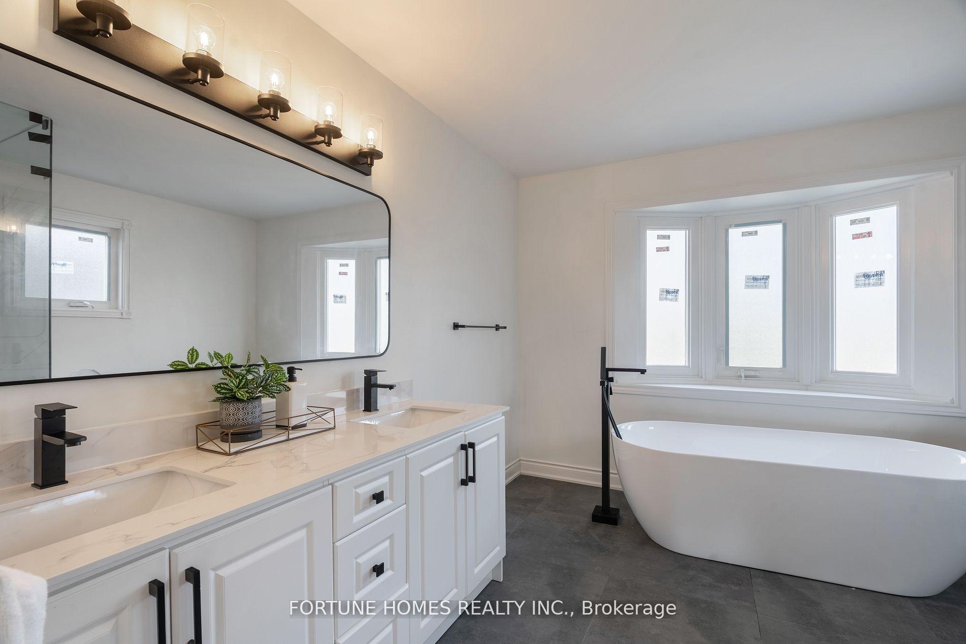 Photo 21 of 31 Ortona Drive, Brampton, Fletcher's Creek South — HOMEH