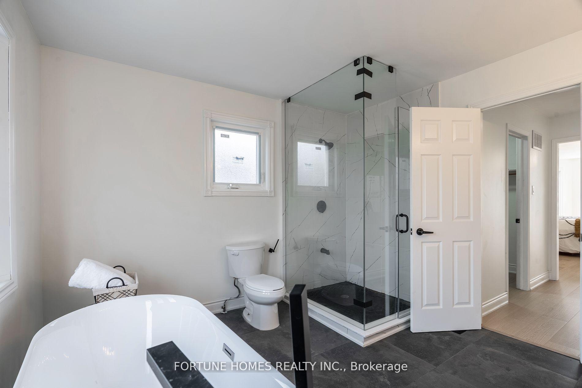 Photo 38 of 31 Ortona Drive, Brampton, Fletcher's Creek South — HOMEH