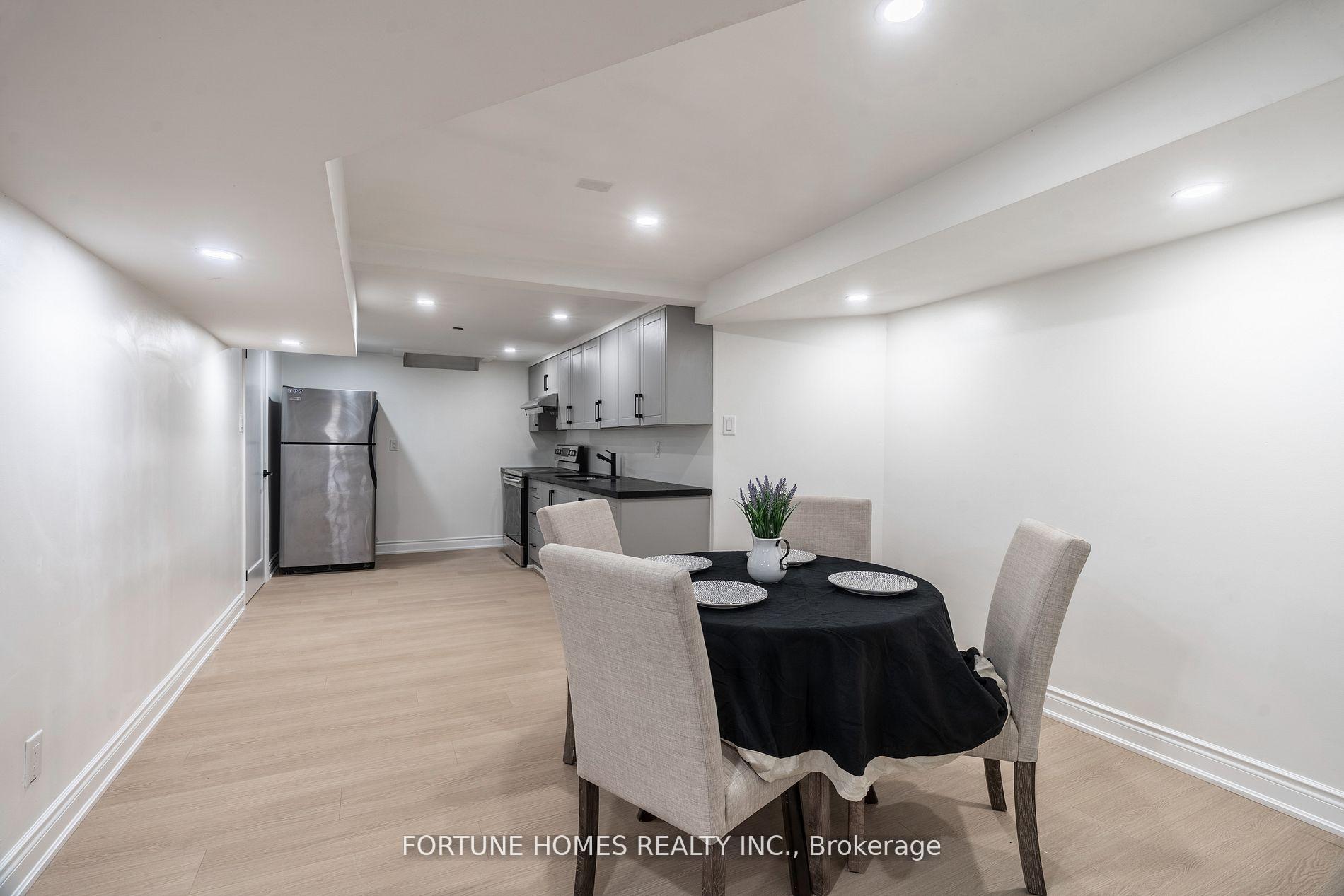 Photo 33 of 31 Ortona Drive, Brampton, Fletcher's Creek South — HOMEH