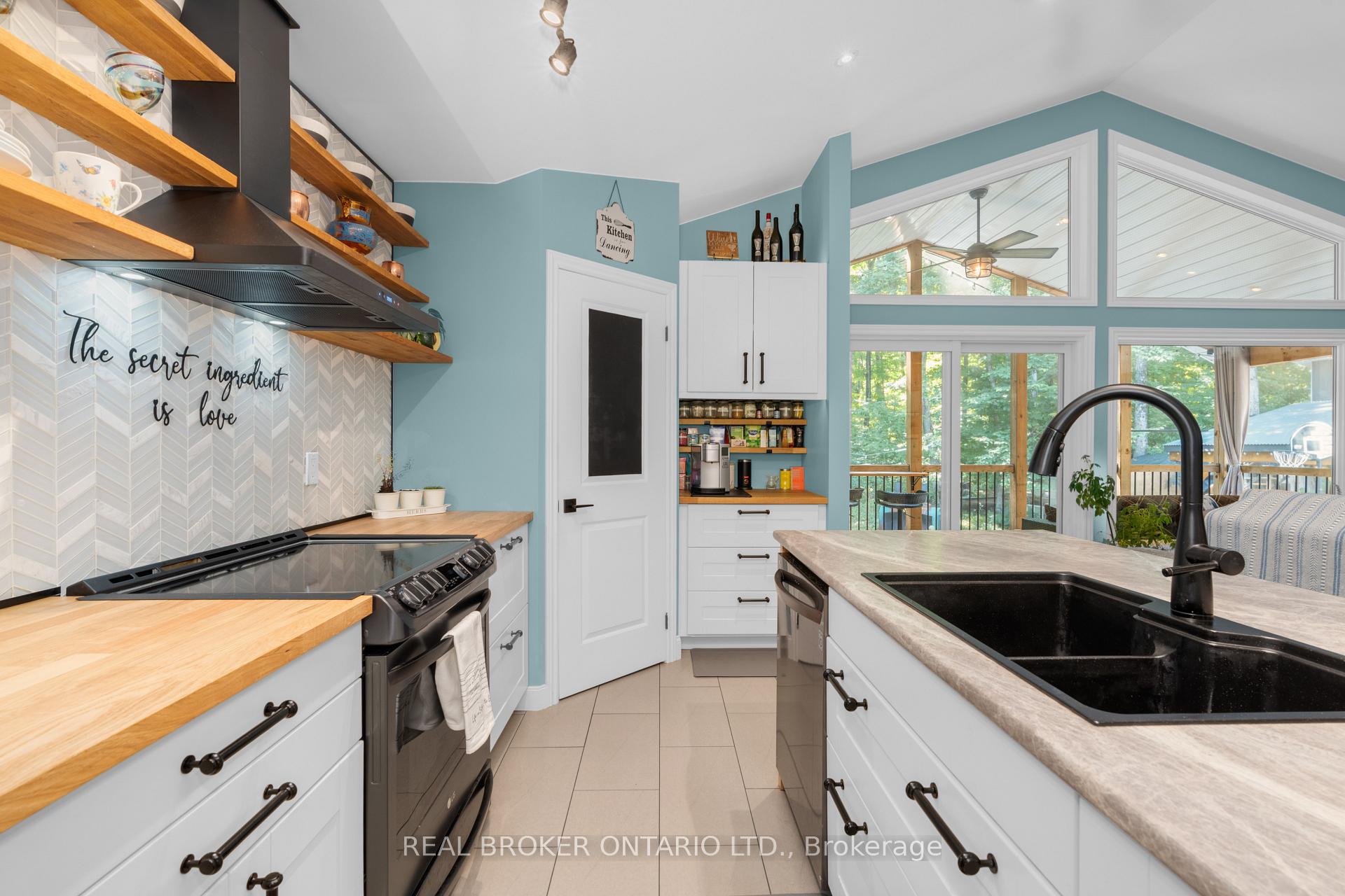 Photo 6 of 122 Timcourt Drive, Tiny, Rural Tiny — HOMEH