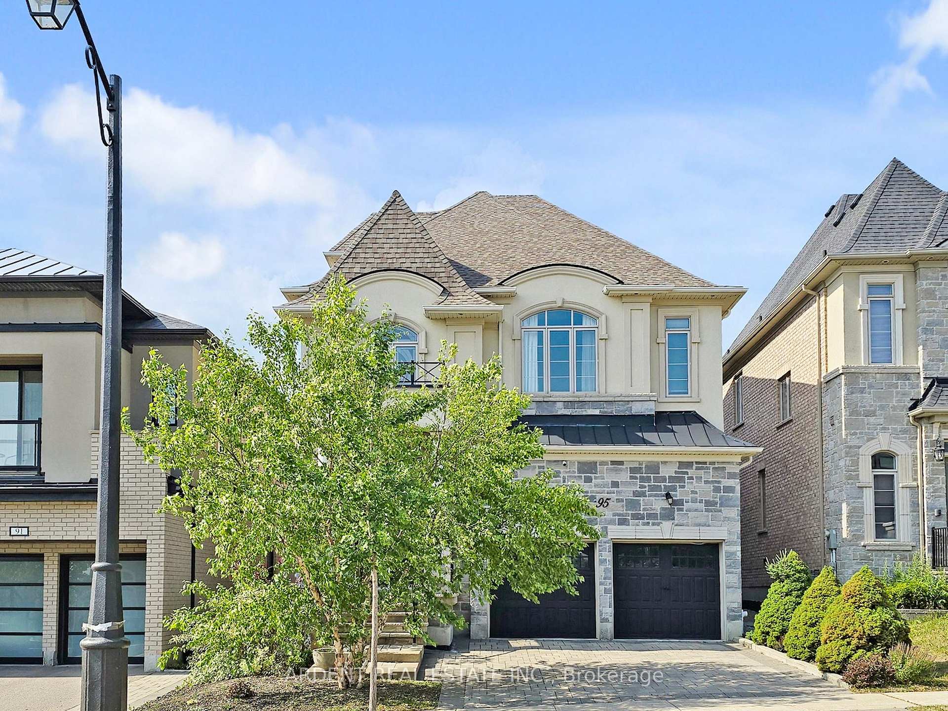 Photo 8 of 95 Foley Crescent, Vaughan, Patterson — HOMEH
