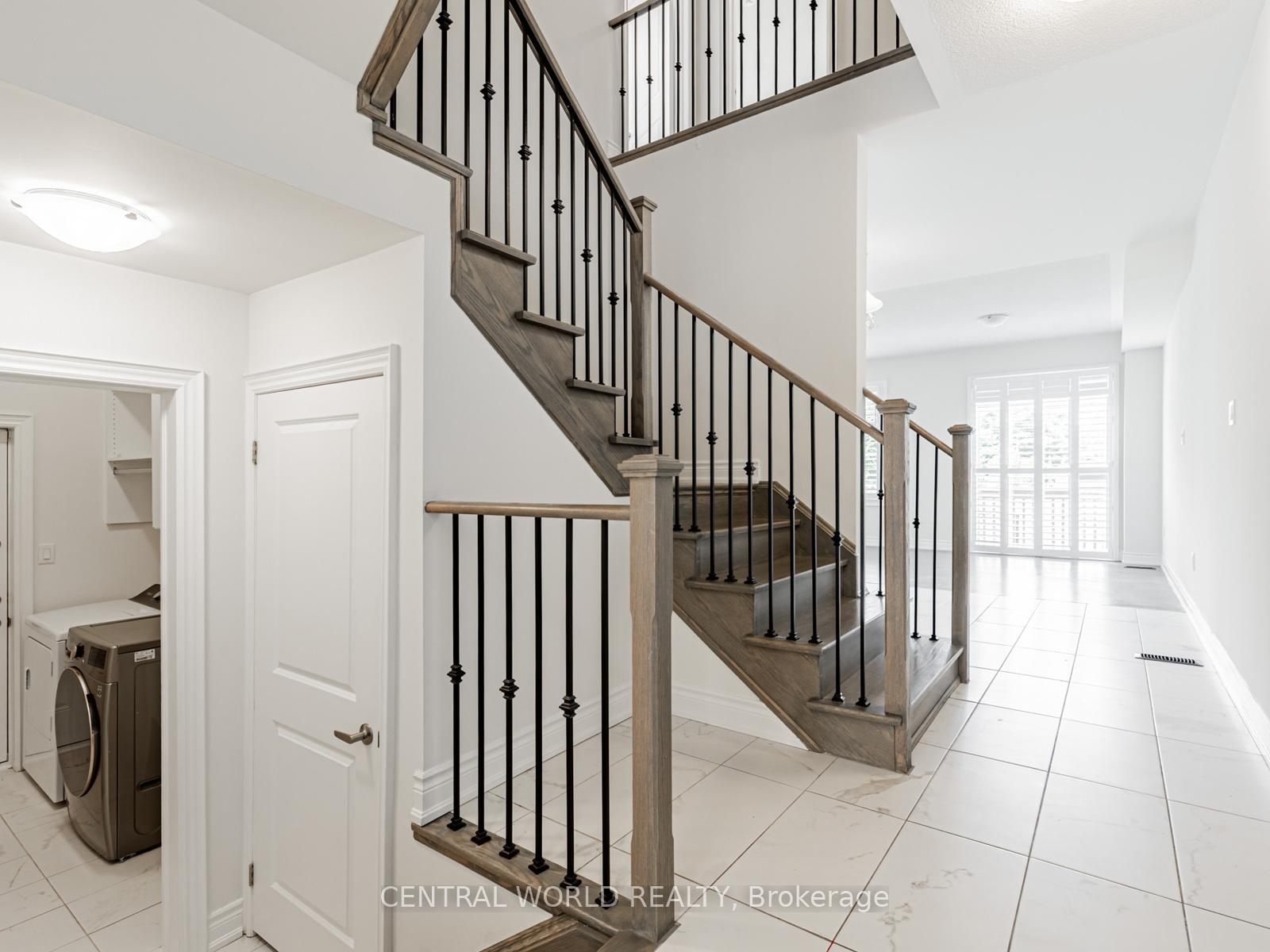 Photo 4 of 16 Liam Lane, Markham, Cedarwood — HOMEH