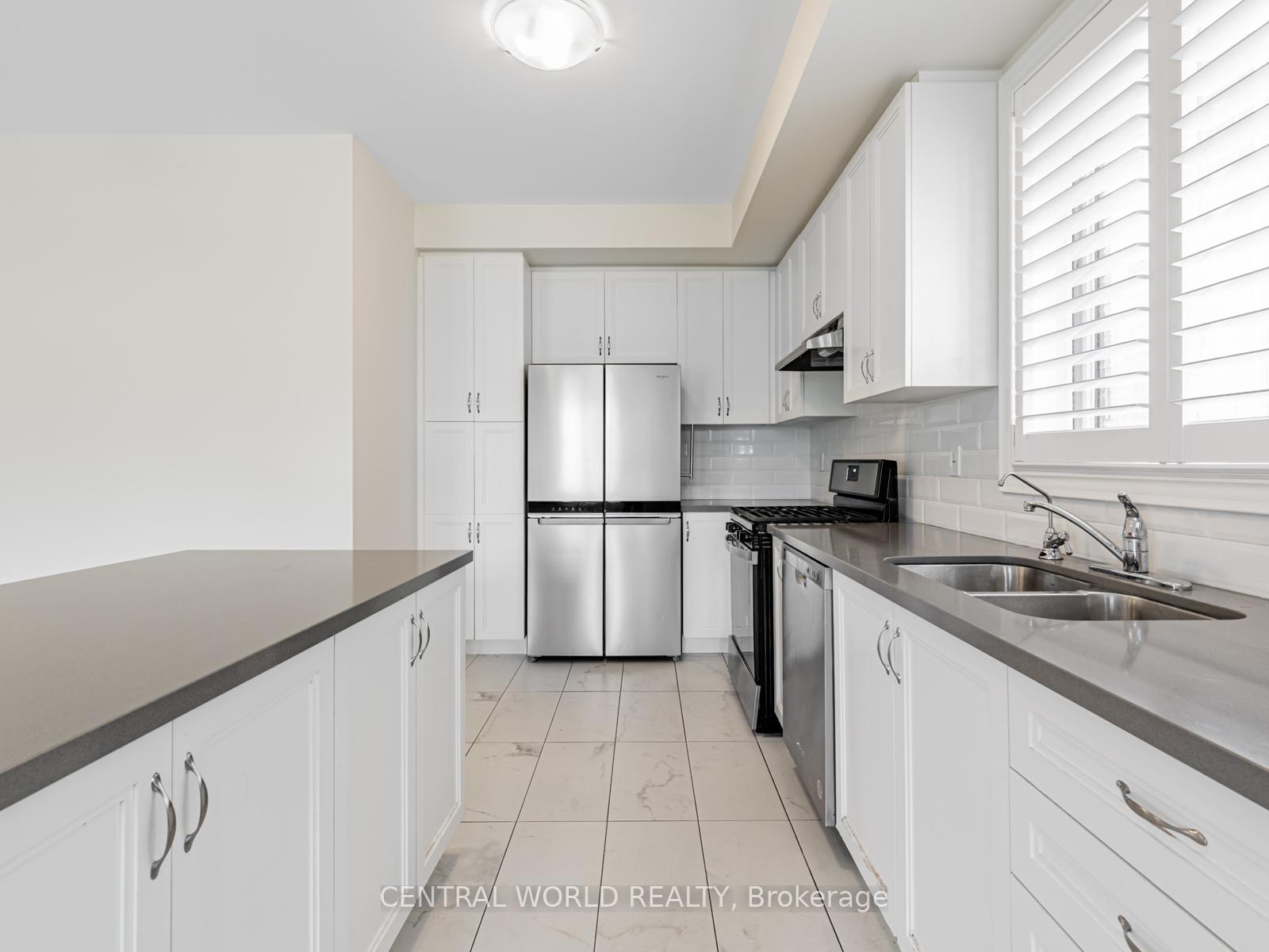 Photo 5 of 16 Liam Lane, Markham, Cedarwood — HOMEH