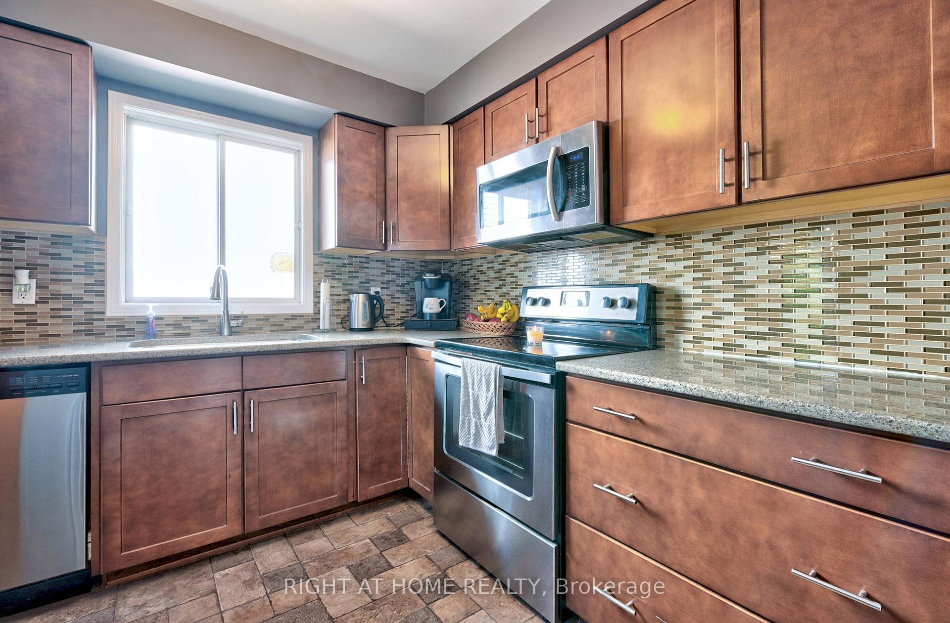 Photo 8 of 144 Trudeau Drive, Clarington, Bowmanville — HOMEH