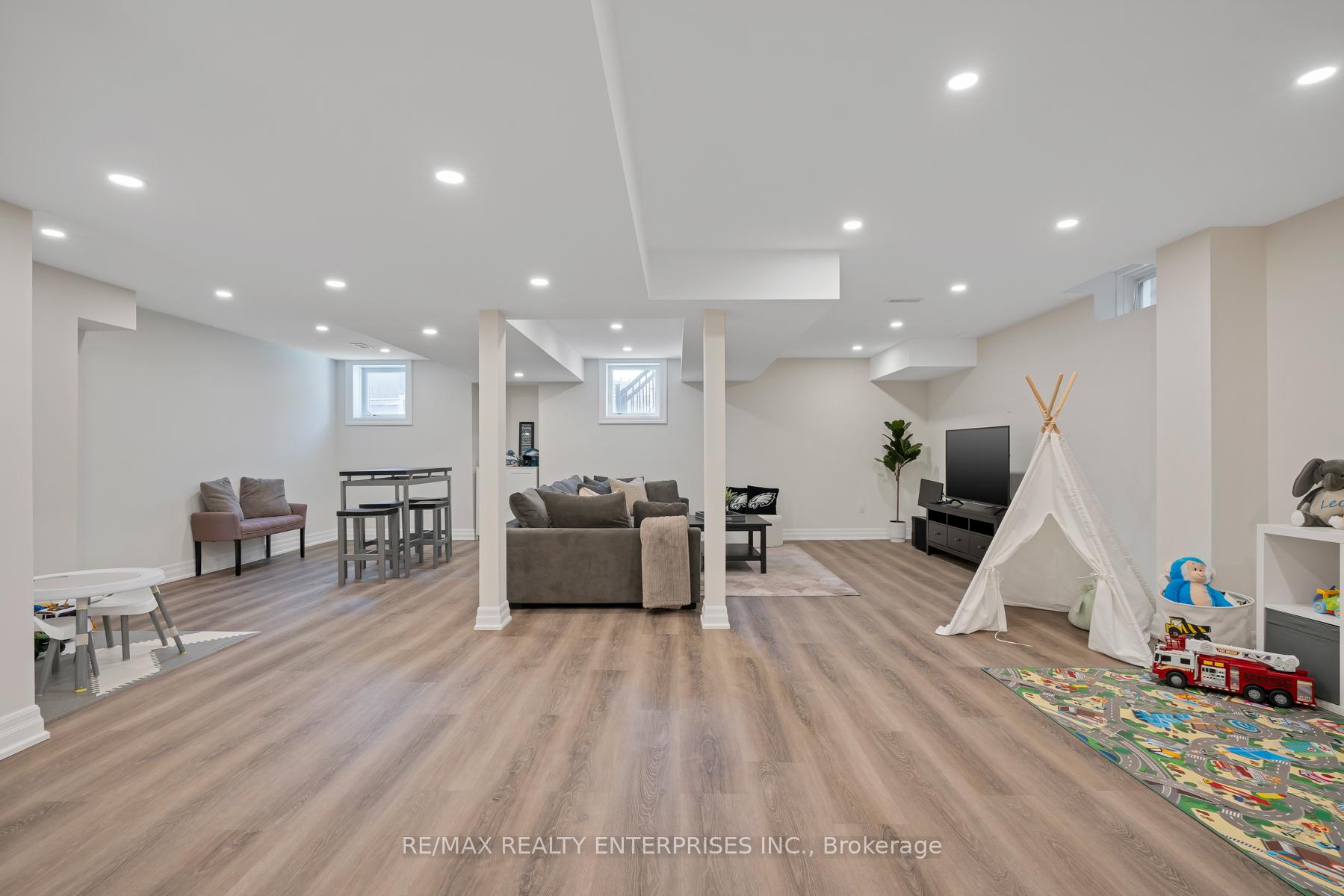 Photo 27 of 15 Botelho Circle, Aurora, Bayview Southeast — HOMEH