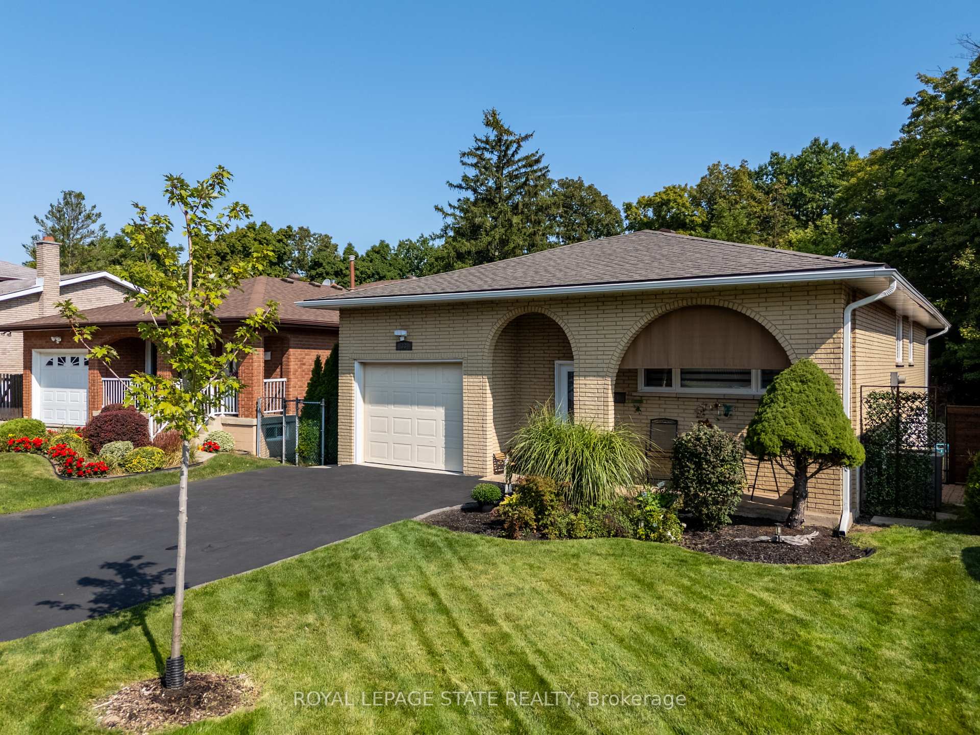 Photo 2 of 33 Pinard Street, Hamilton, Vincent — HOMEH