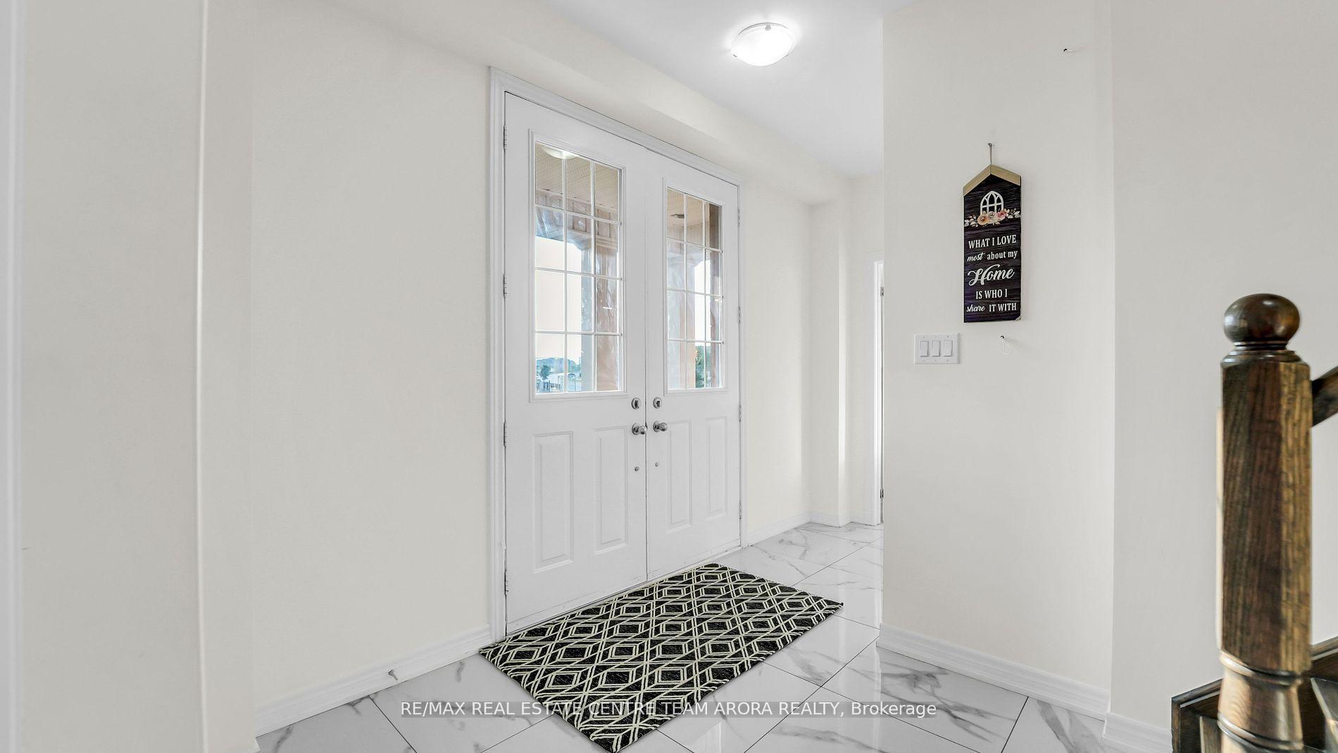Photo 5 of 33 Dunley Crescent, Brampton, Credit Valley — HOMEH